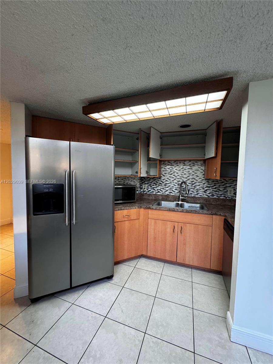 ESPRIT CONDO - Residential Lease