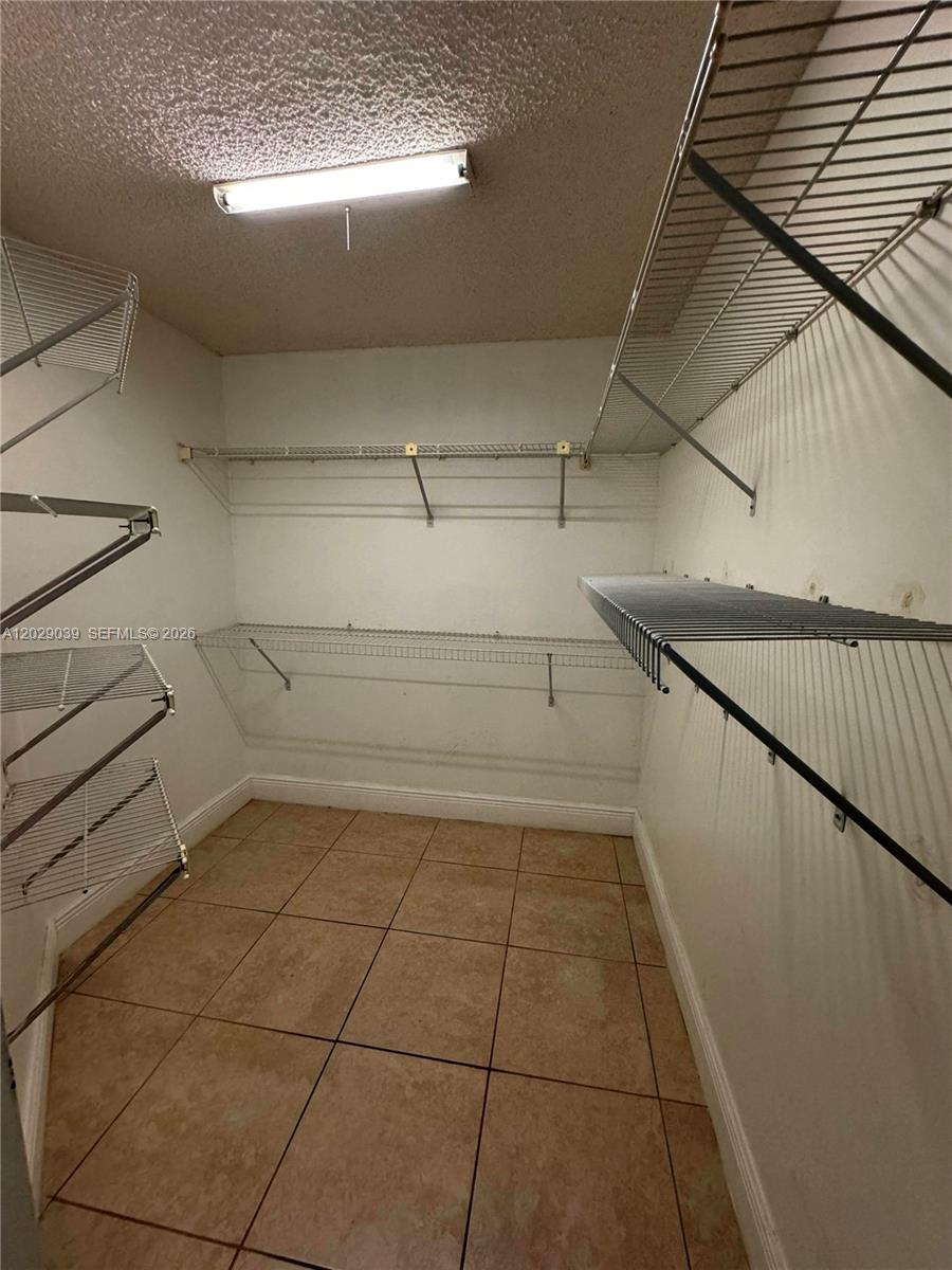 ESPRIT CONDO - Residential Lease