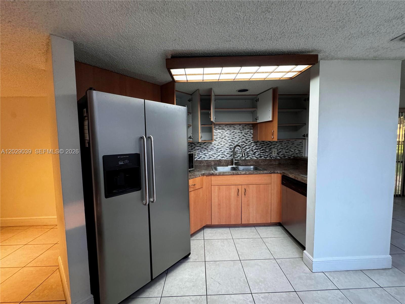 ESPRIT CONDO - Residential Lease