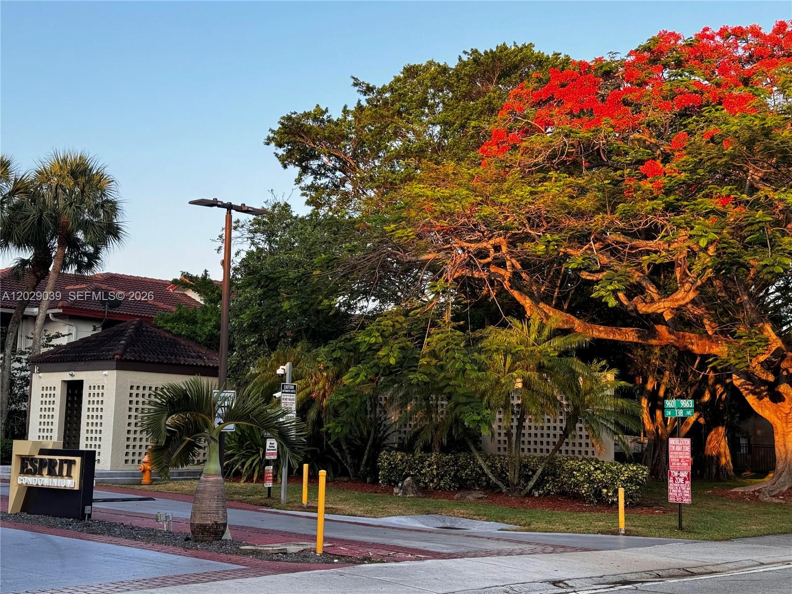 ESPRIT CONDO - Residential Lease
