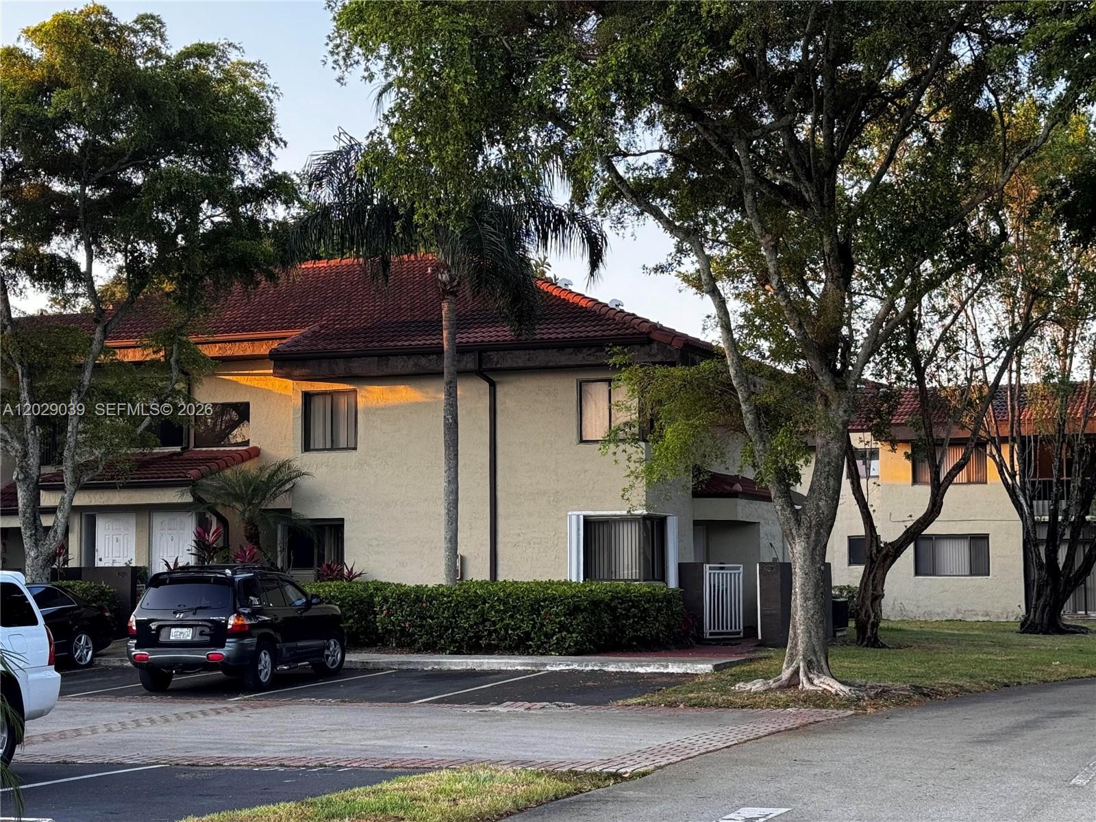 ESPRIT CONDO - Residential Lease