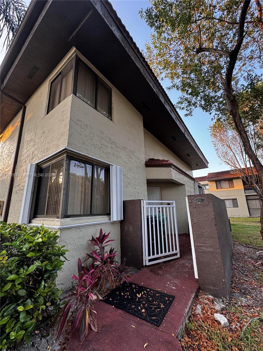 ESPRIT CONDO - Residential Lease