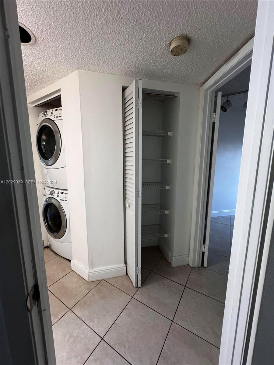 ESPRIT CONDO - Residential Lease