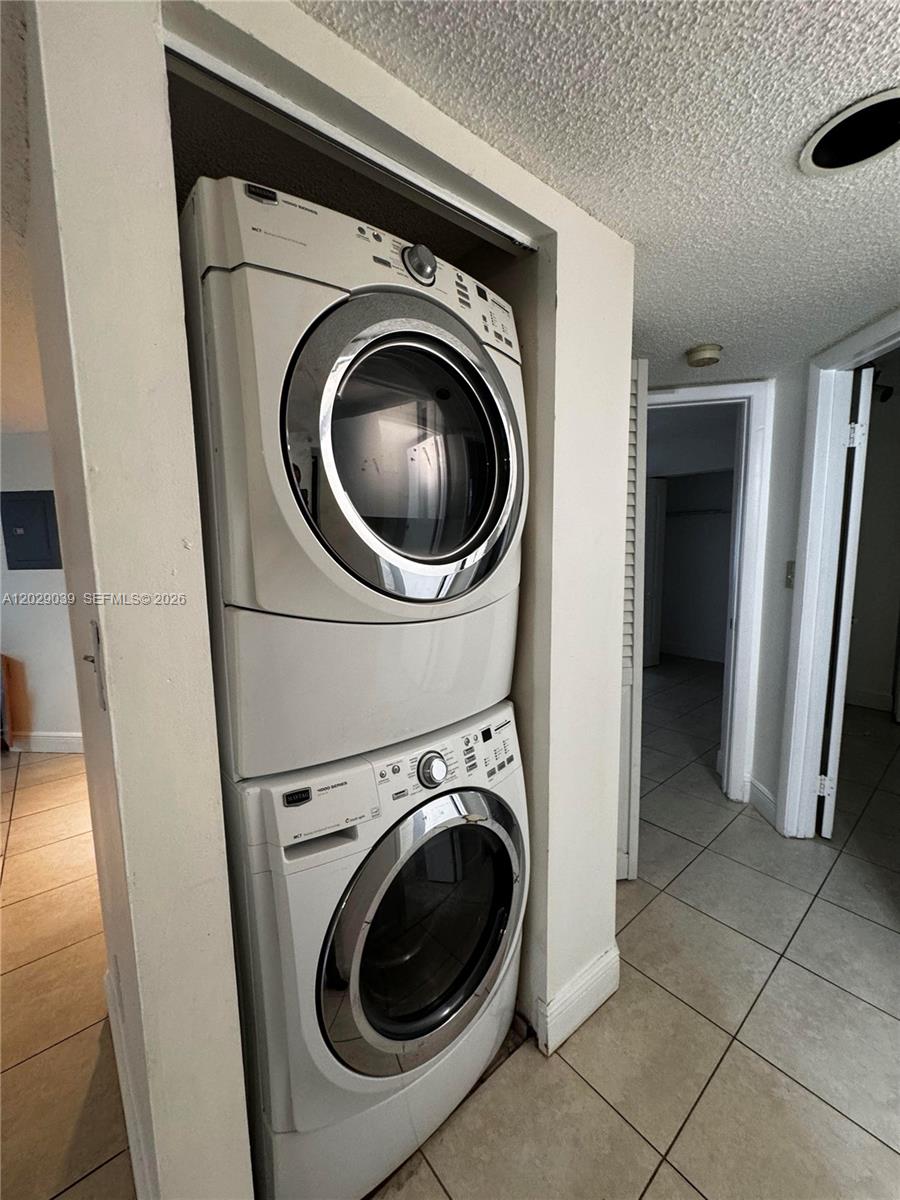 ESPRIT CONDO - Residential Lease