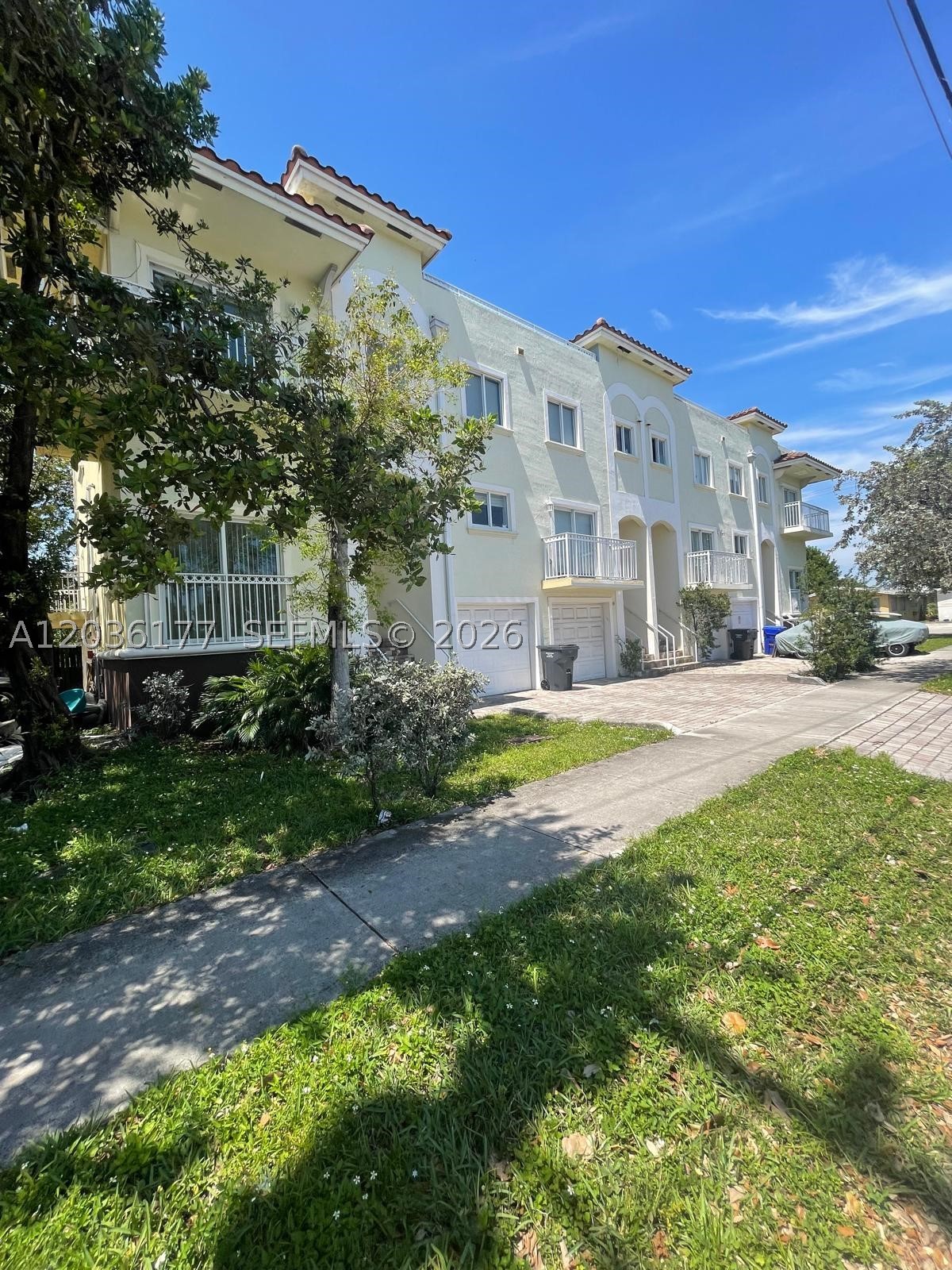 HOLLYWOOD - Residential