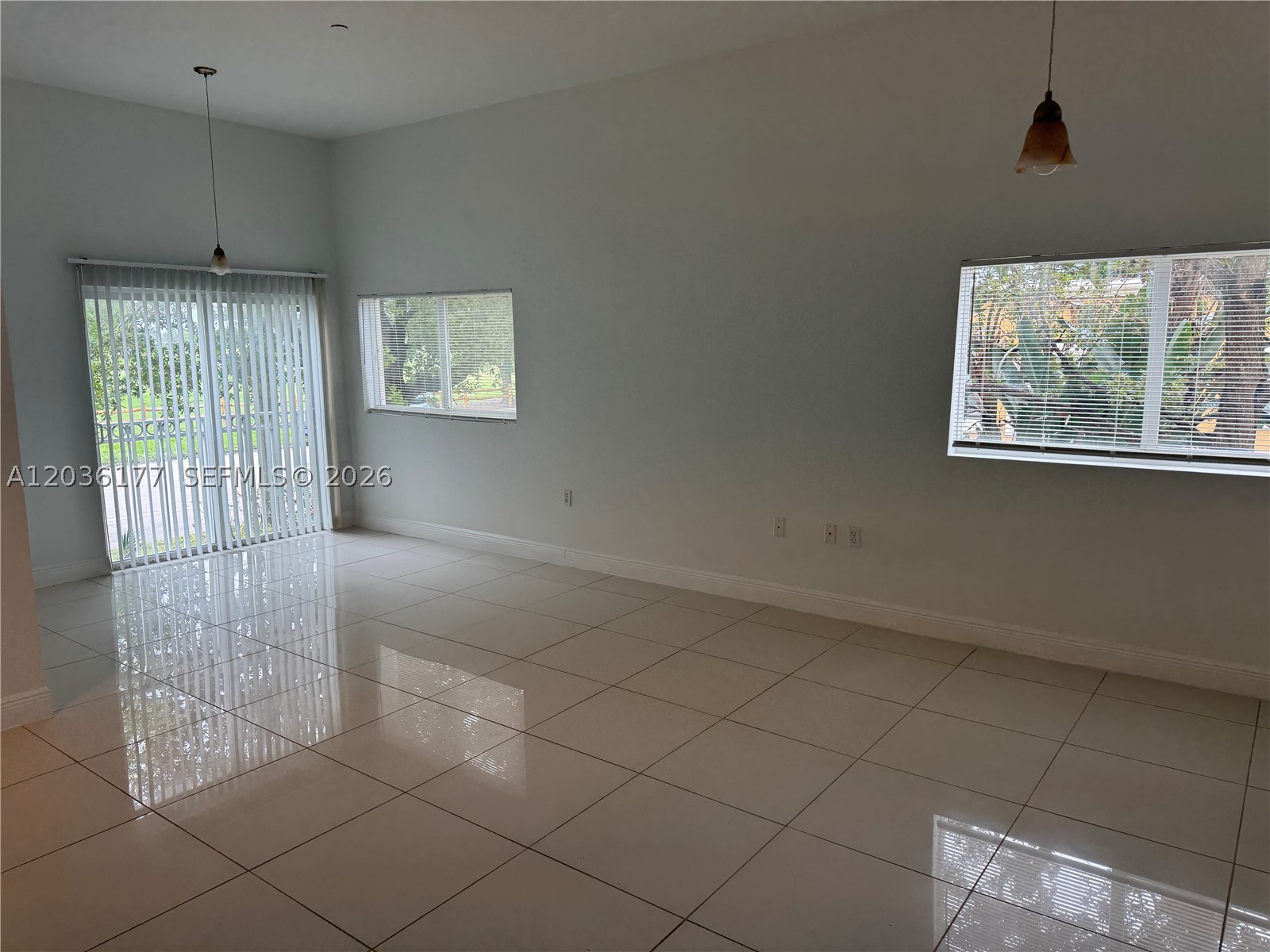 HOLLYWOOD - Residential