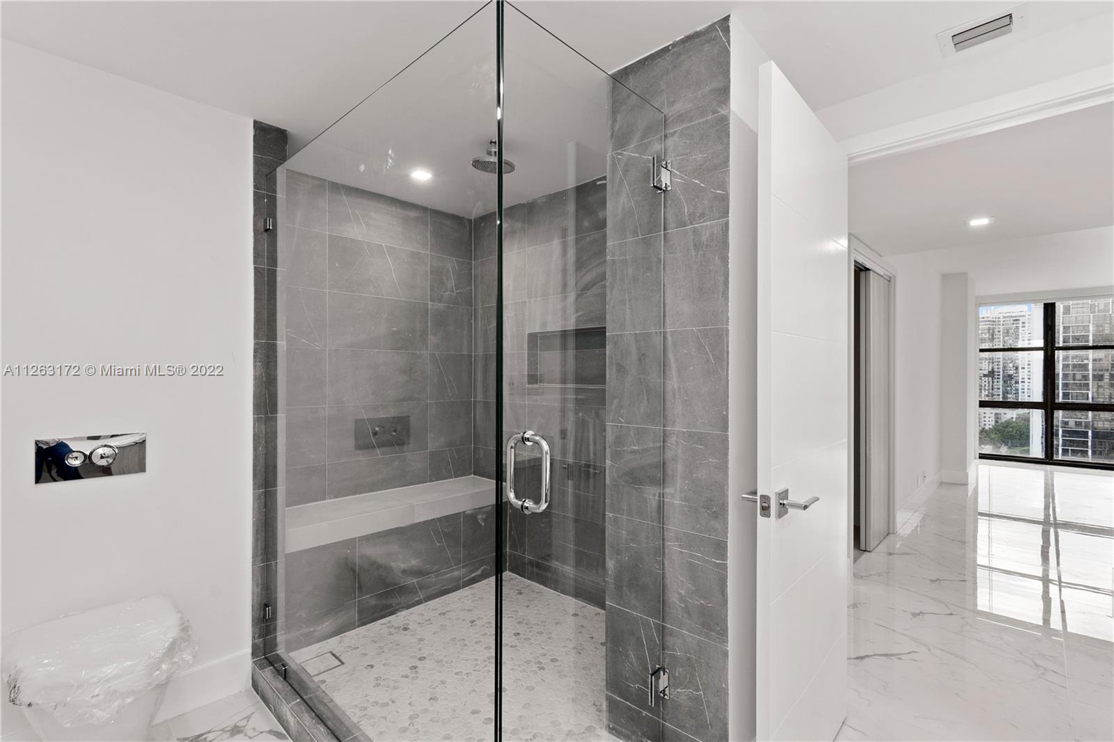 BRICKELL PLACE CONDO - Residential Lease