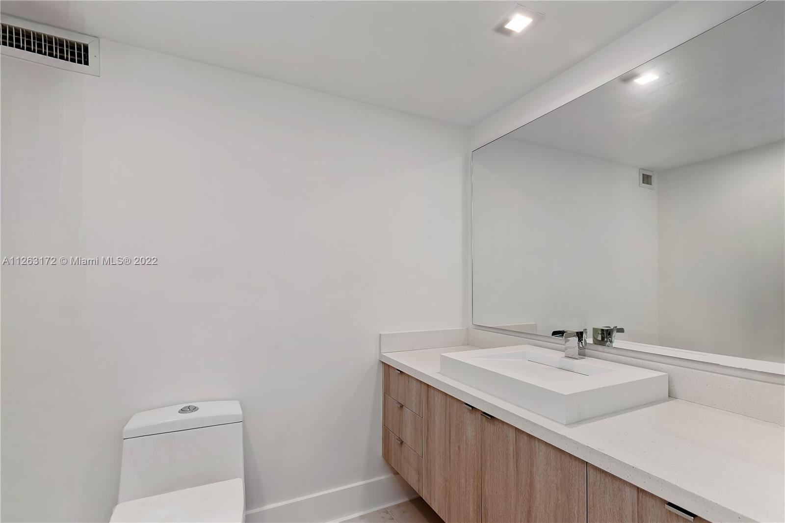 BRICKELL PLACE CONDO - Residential Lease