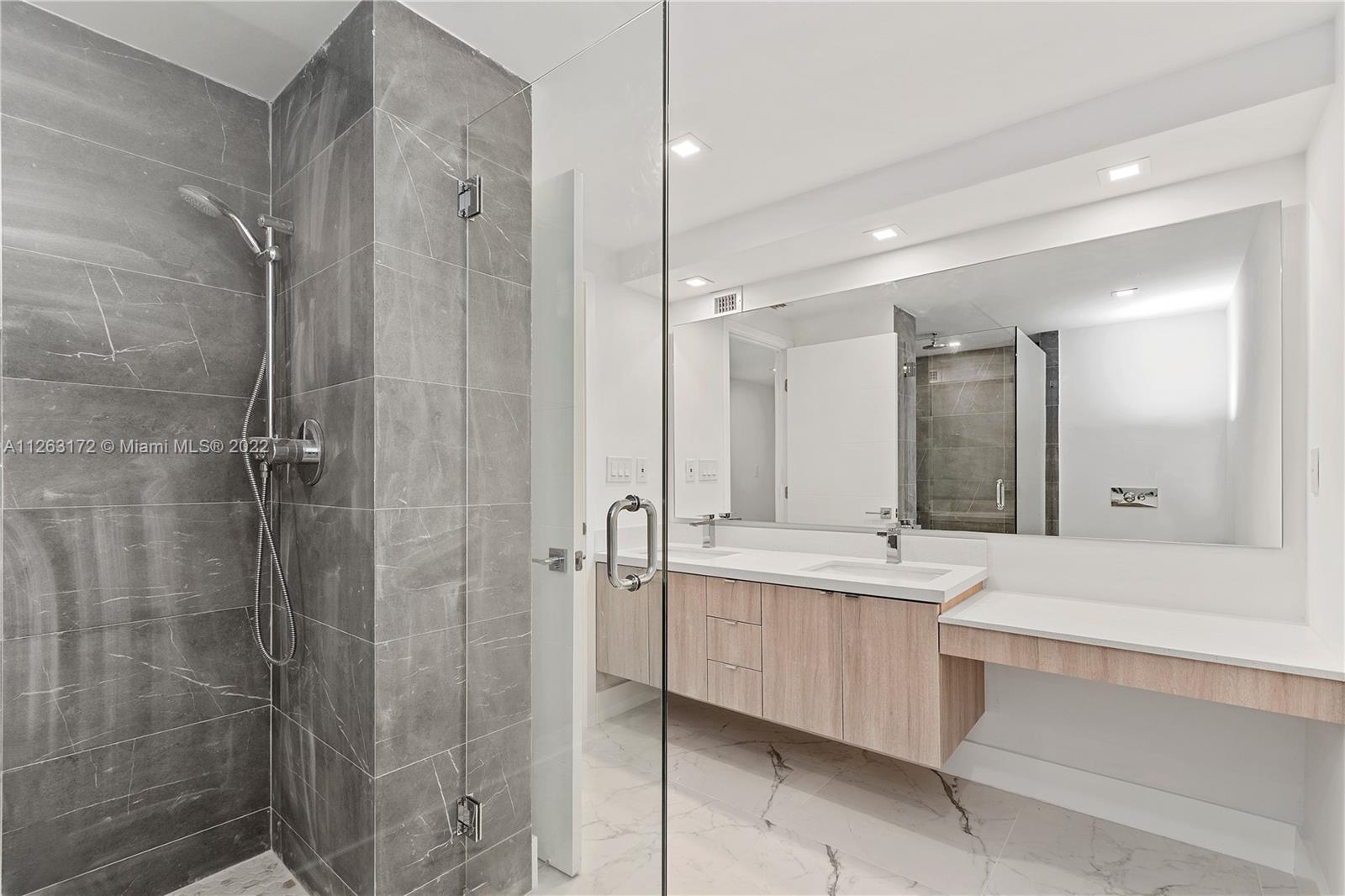 BRICKELL PLACE CONDO - Residential Lease