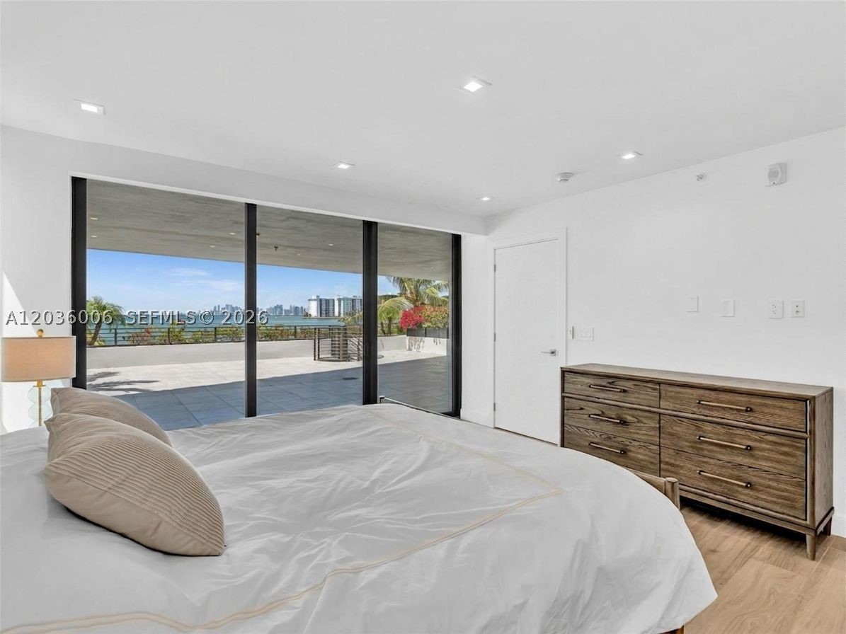 ISLE OF NORMANDY MIAMI VI - Residential