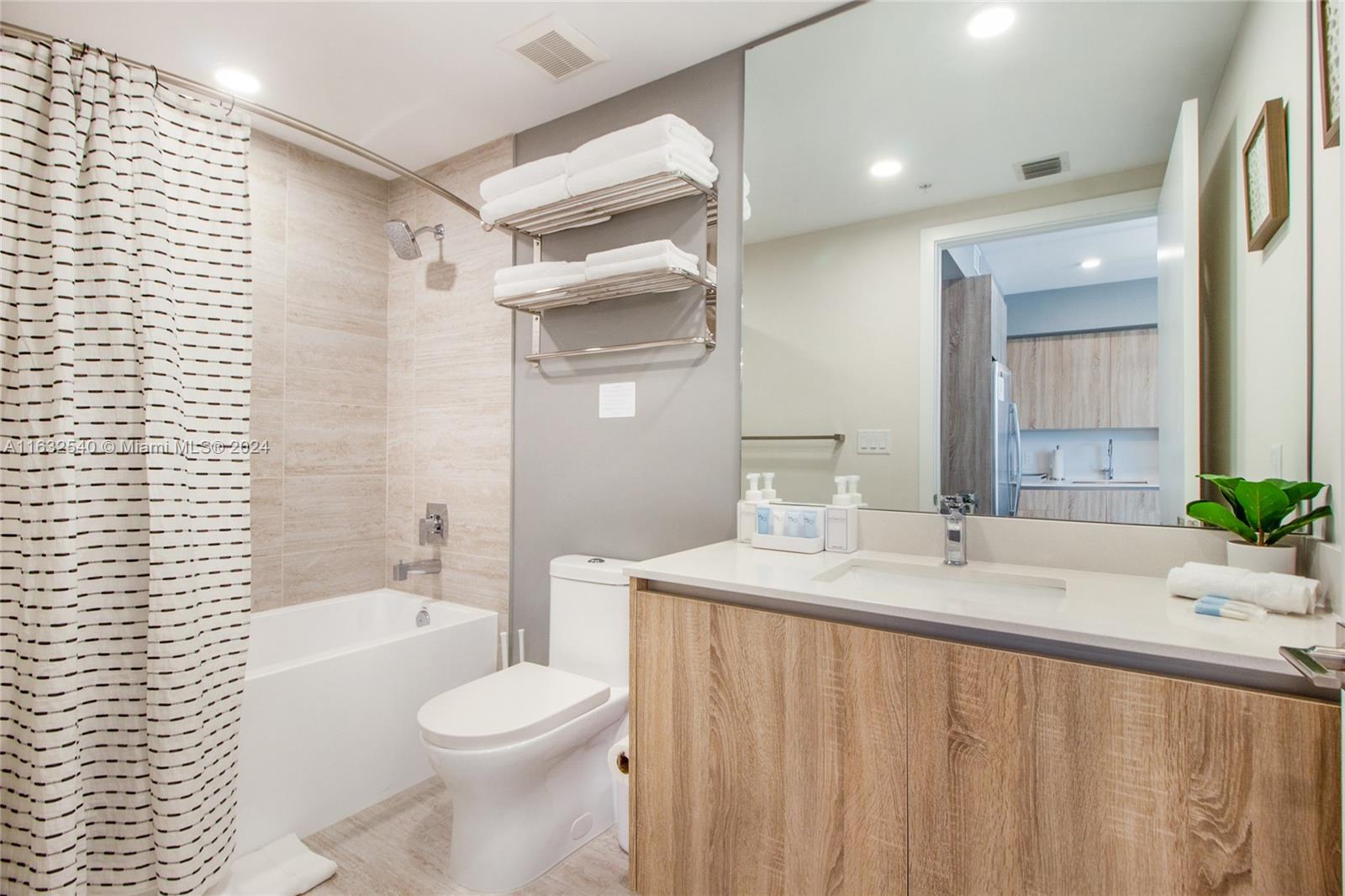 QUADRO CONDO - Residential