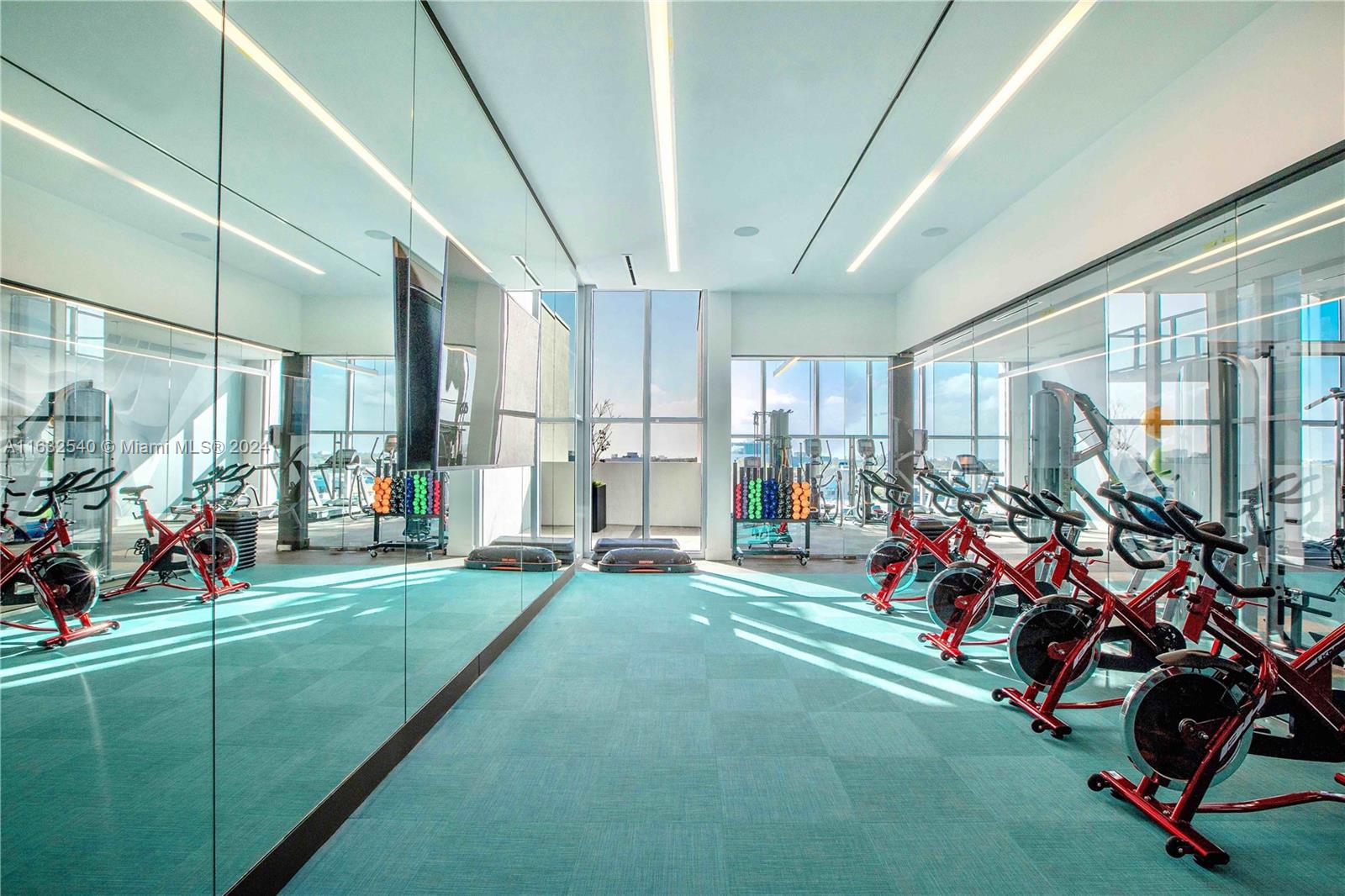 QUADRO CONDO - Residential