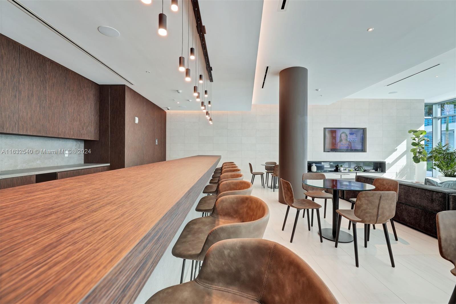 QUADRO CONDO - Residential