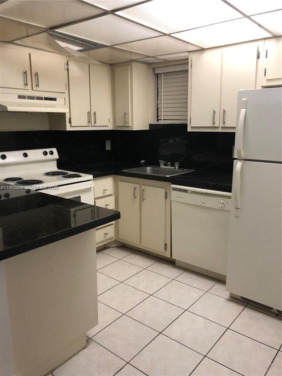 BEST PRICE IN THE AREA! 1 BEDROOM, 1 BATHROOM UNIT IN A PRIME DORAL LOCATION. UNIT NEEDS SOME TLC, GREAT OPPORTUNITY FOR INVESTORS OR BUYERS LOOKING TO CUSTOMIZE. FEATURES IN-UNIT WASHER & DRYER, BALCONY, AND 2 PARKING SPACES. LOW HOA (WATER INCLUDED). INVESTORS WELCOME – PROPERTY CAN BE RENTED DURING THE FIRST YEAR. TENANT OCCUPIED MONTH-TO-MONTH, PAYING $1,800/MONTH. COMMUNITY OFFERS 4 POOLS, 4 TENNIS COURTS, FITNESS CENTER, AND 24-HOUR SECURITY. 25% DOWN PAYMENT REQUIRED FOR ALL FINANCED OFFERS.