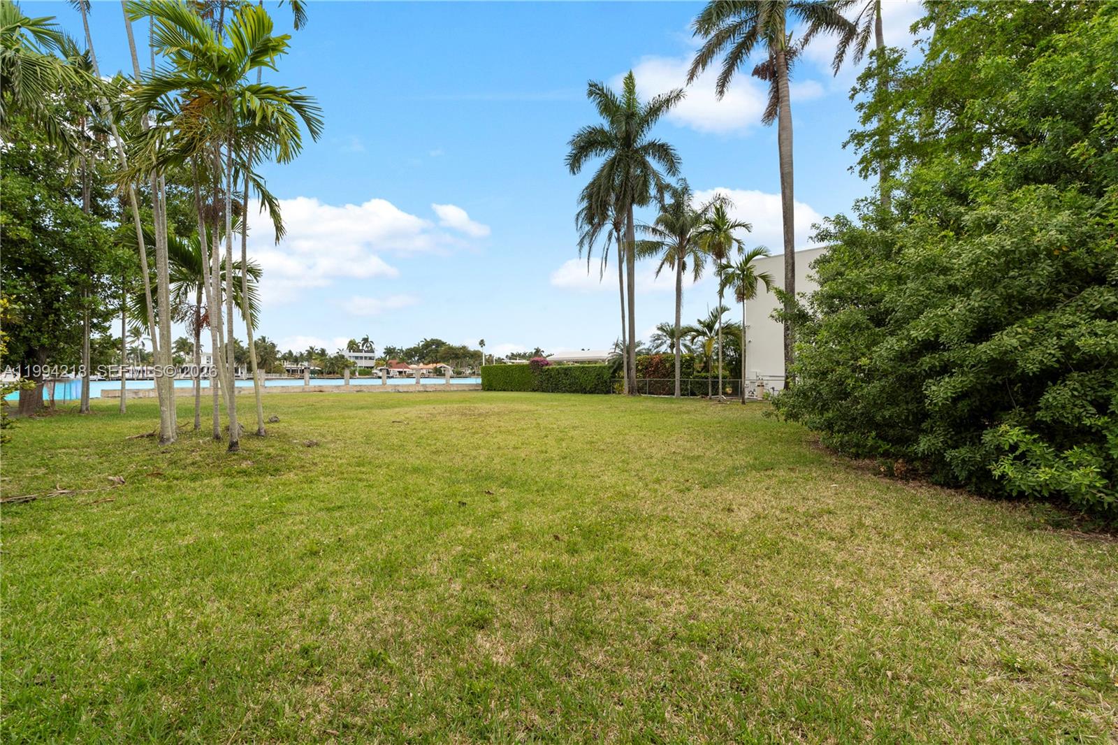 HOLLYWOOD LAKES SECTION - Land