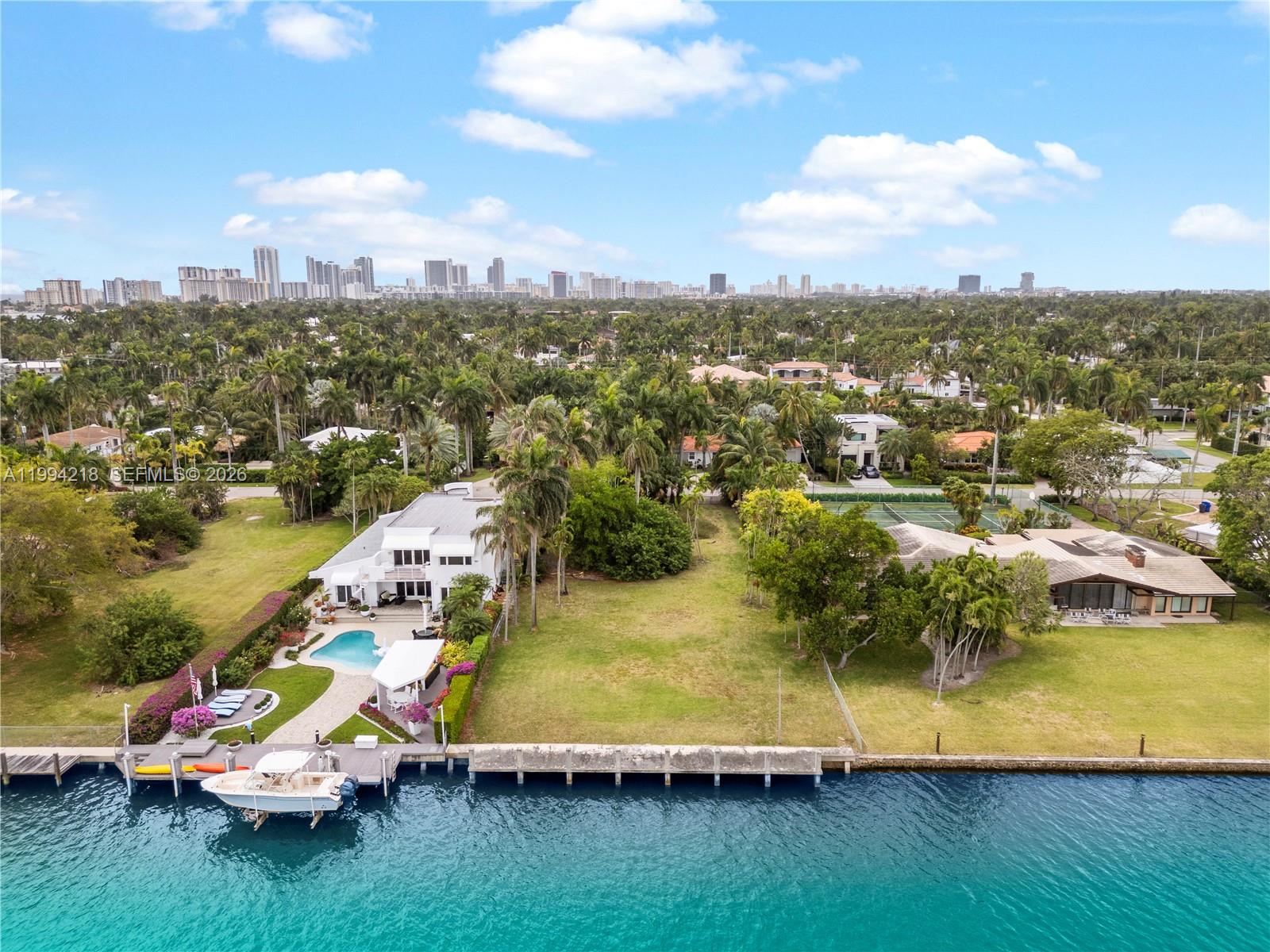 HOLLYWOOD LAKES SECTION - Land