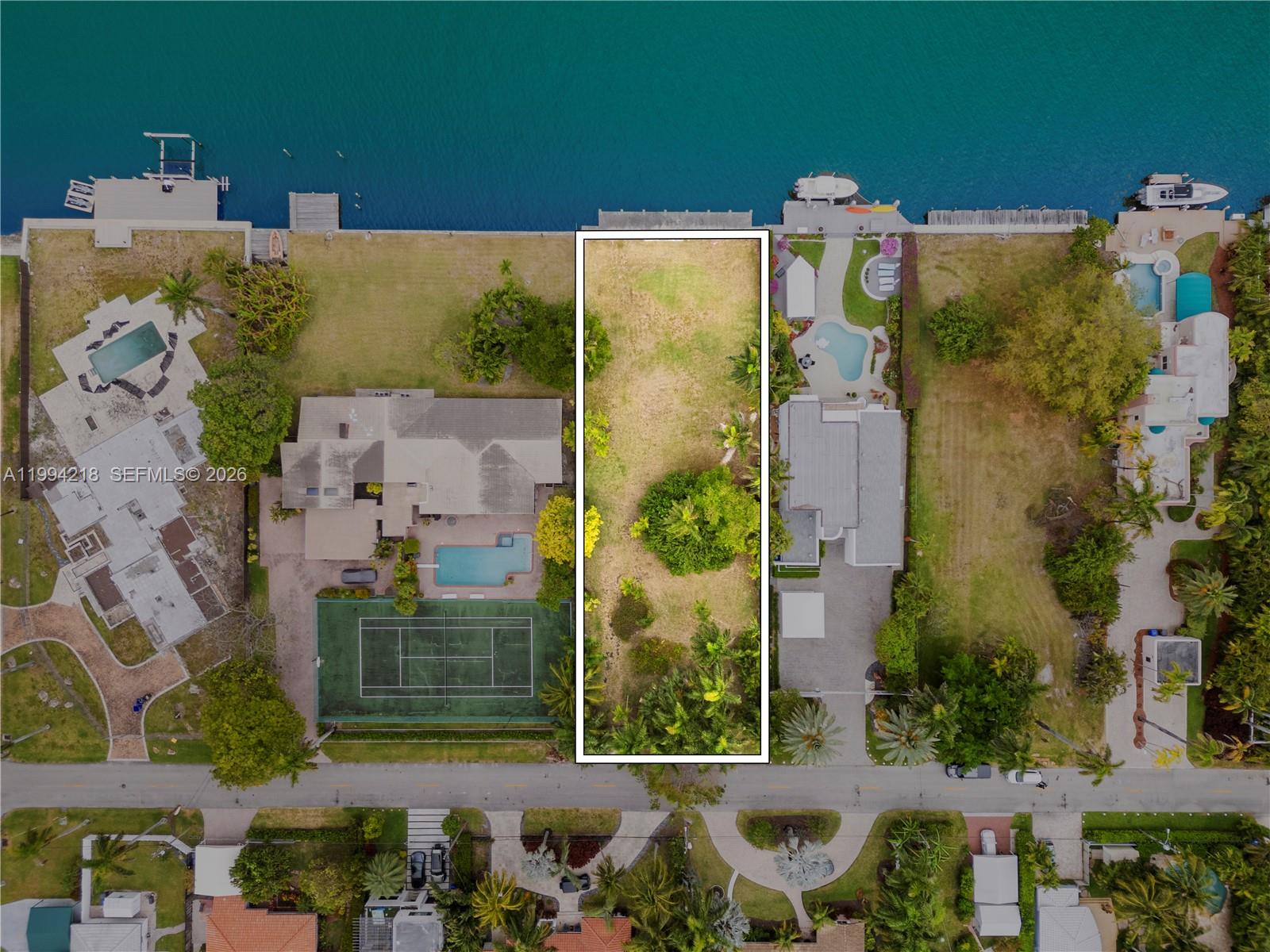 HOLLYWOOD LAKES SECTION - Land