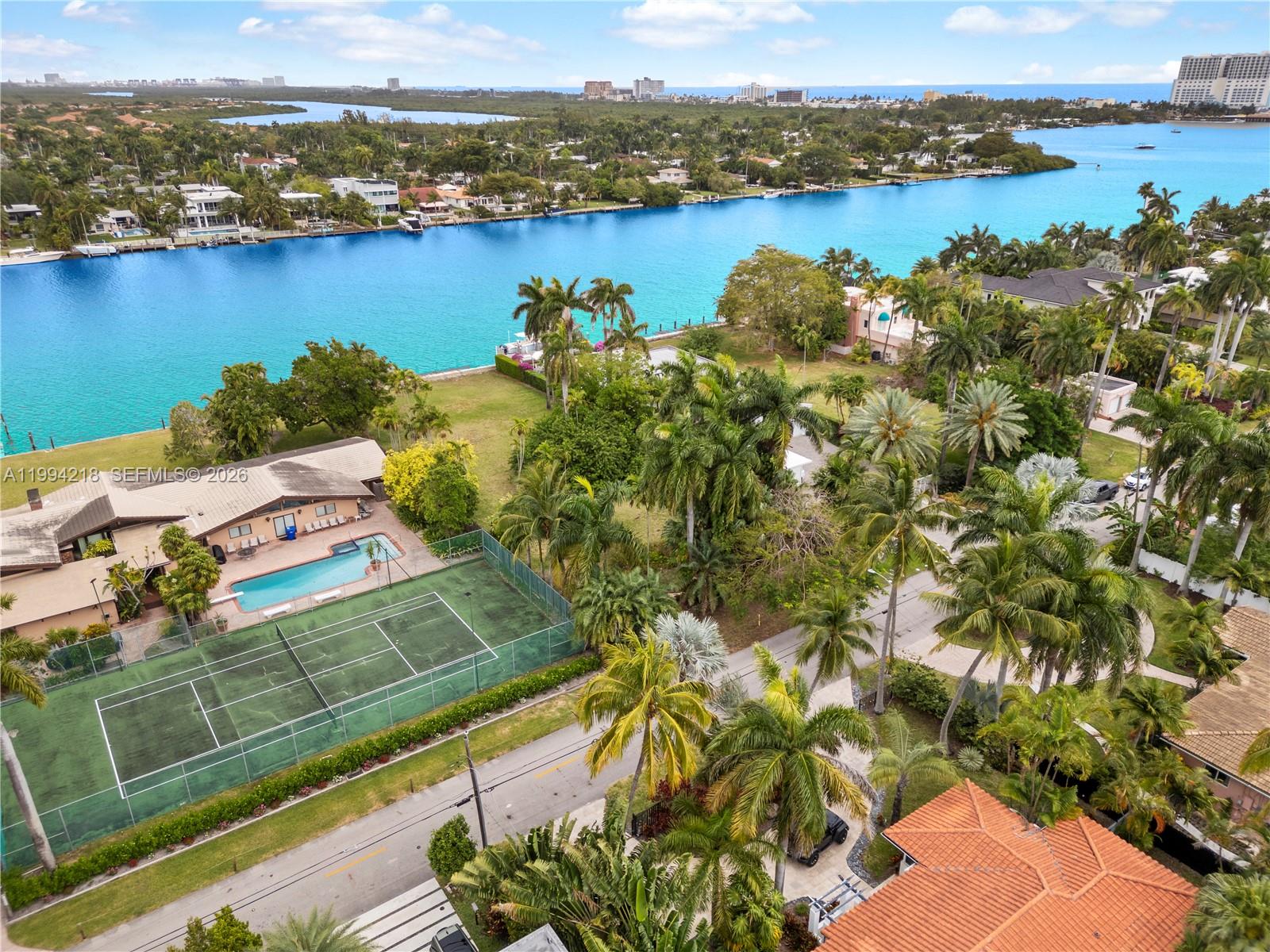 HOLLYWOOD LAKES SECTION - Land