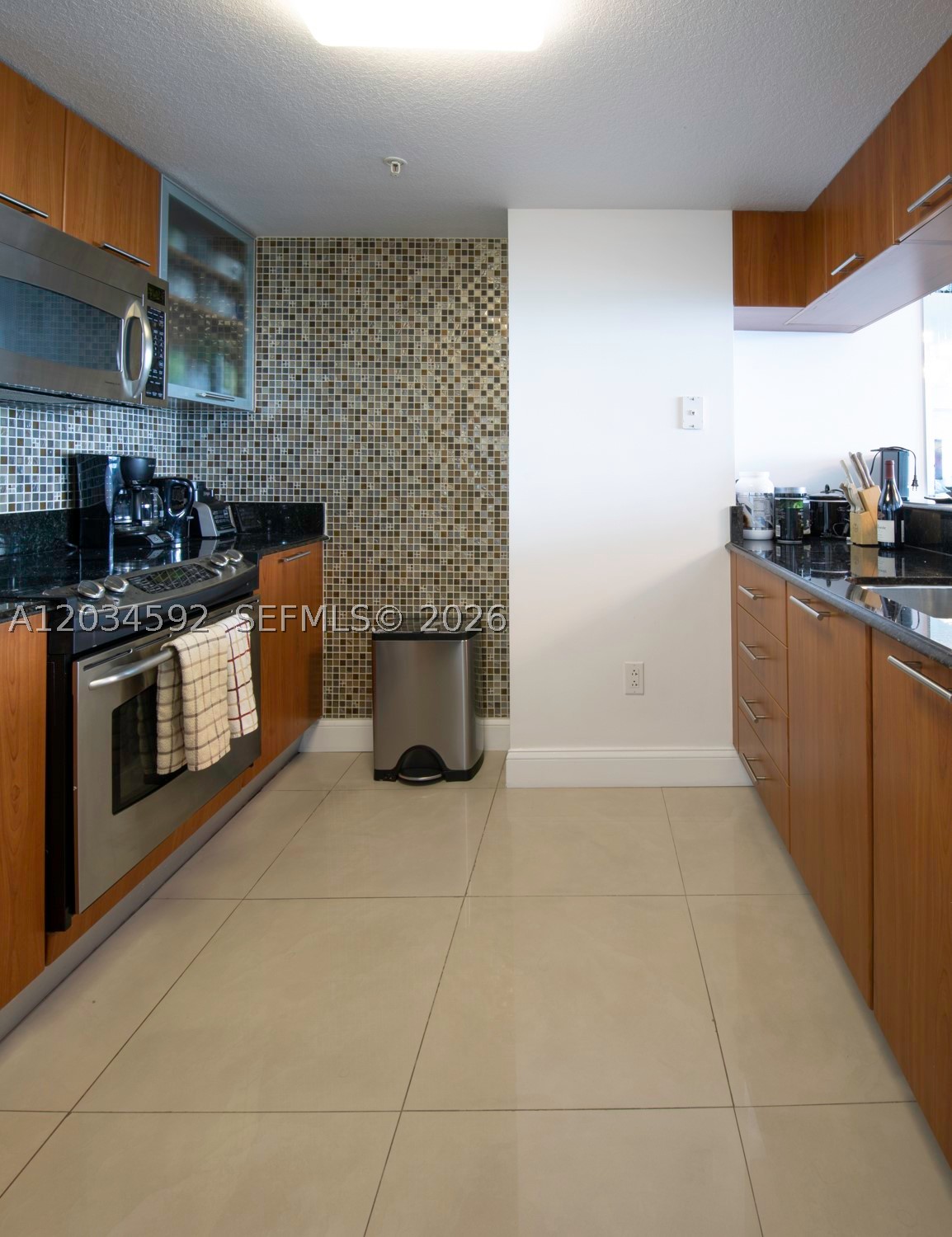 1800 CLUB CONDO - Residential Lease