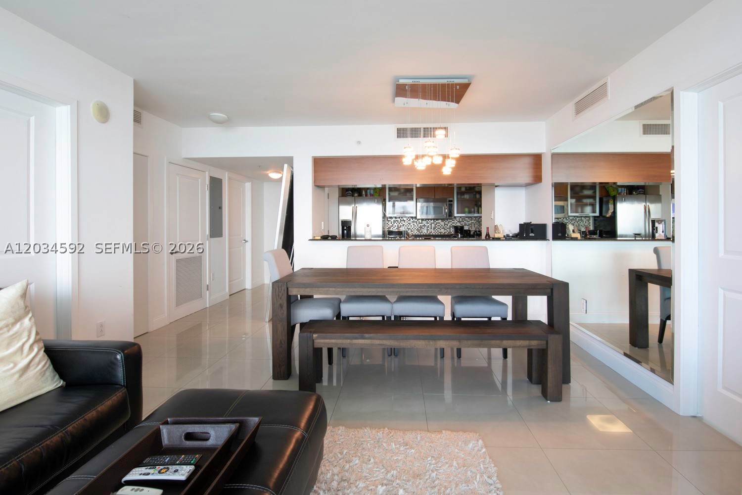 1800 CLUB CONDO - Residential Lease