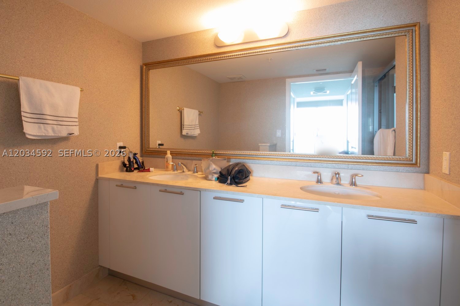 1800 CLUB CONDO - Residential Lease