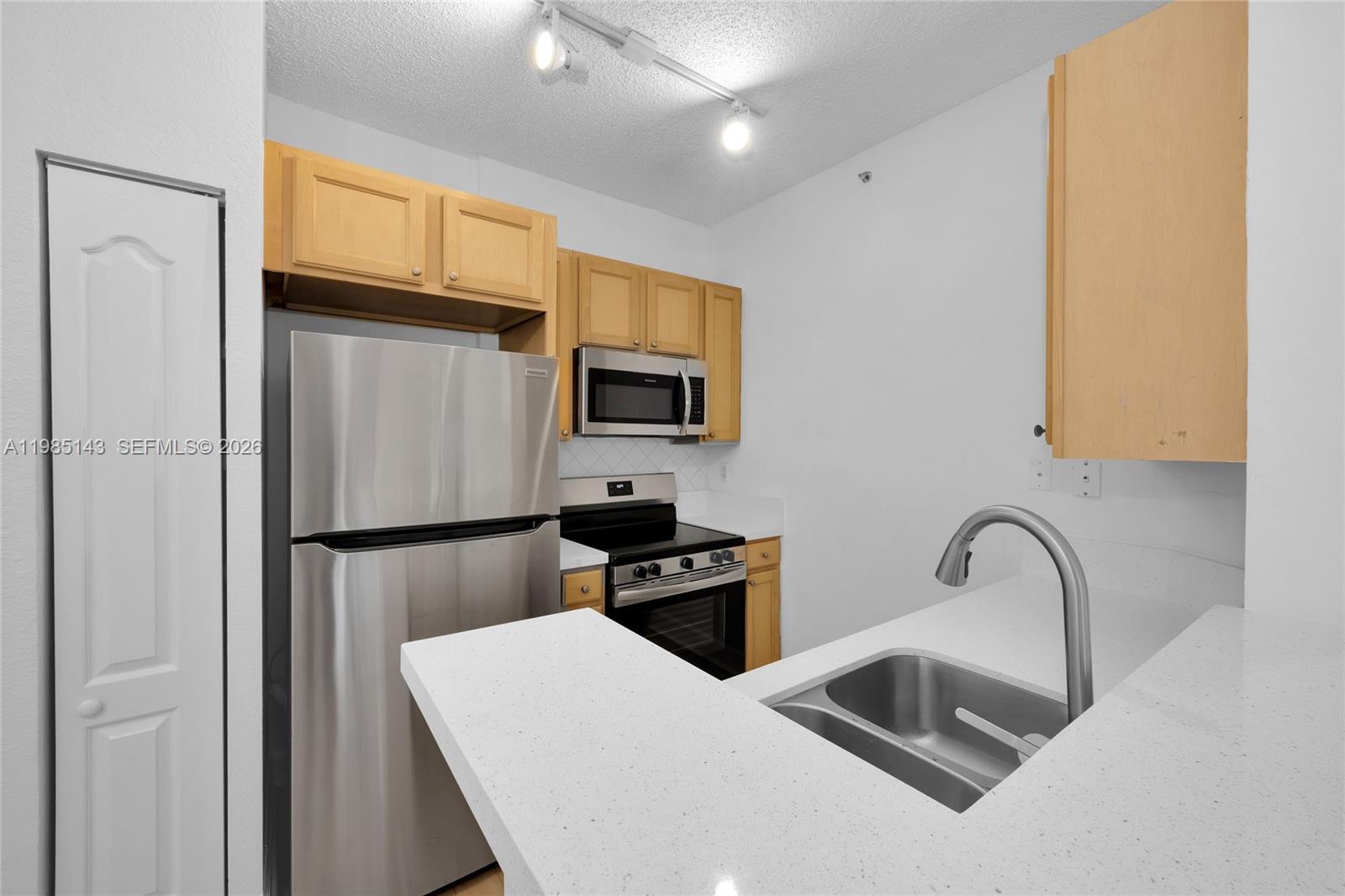 VALENCIA CONDO - Residential