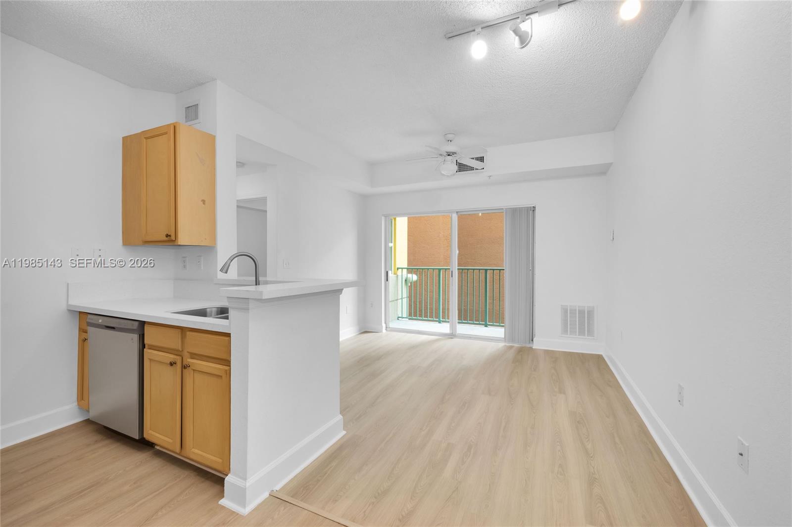 VALENCIA CONDO - Residential