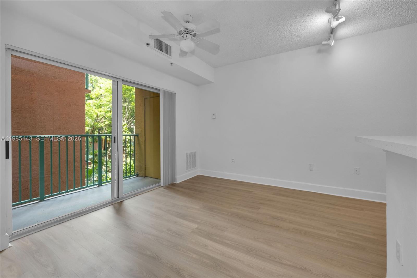 VALENCIA CONDO - Residential