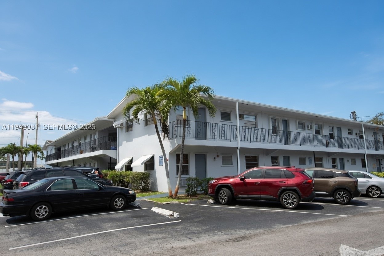 PEMBROKE HOUSE CONDO - Residential
