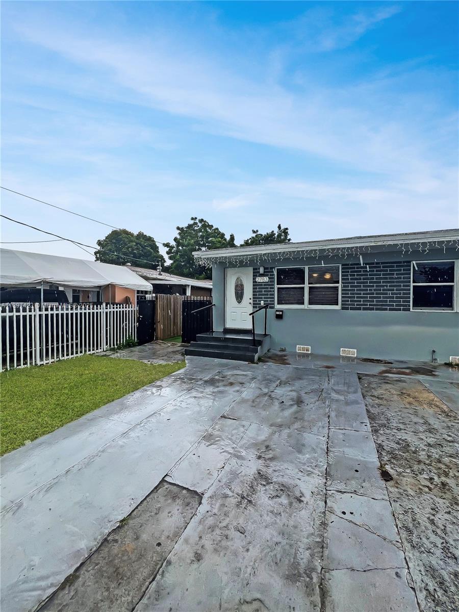 SILVER BLUFF GARDENS - Residential Income