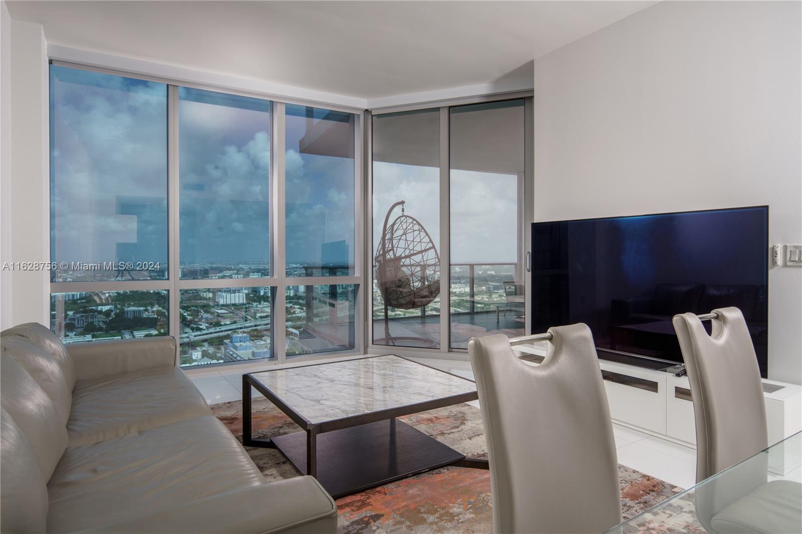 PARAMOUNT MIAMI WORLDCENT - Residential Lease
