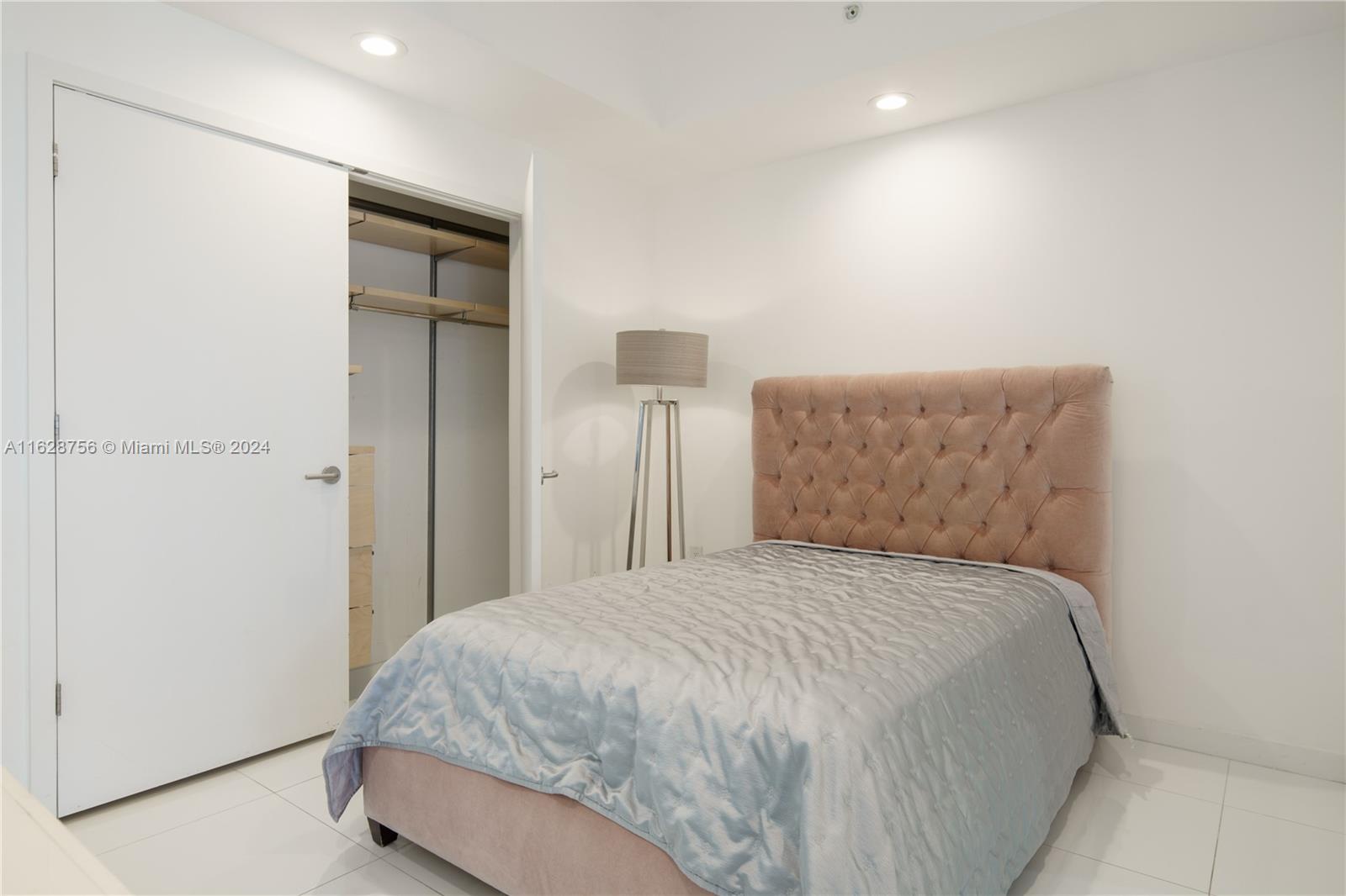 PARAMOUNT MIAMI WORLDCENT - Residential Lease