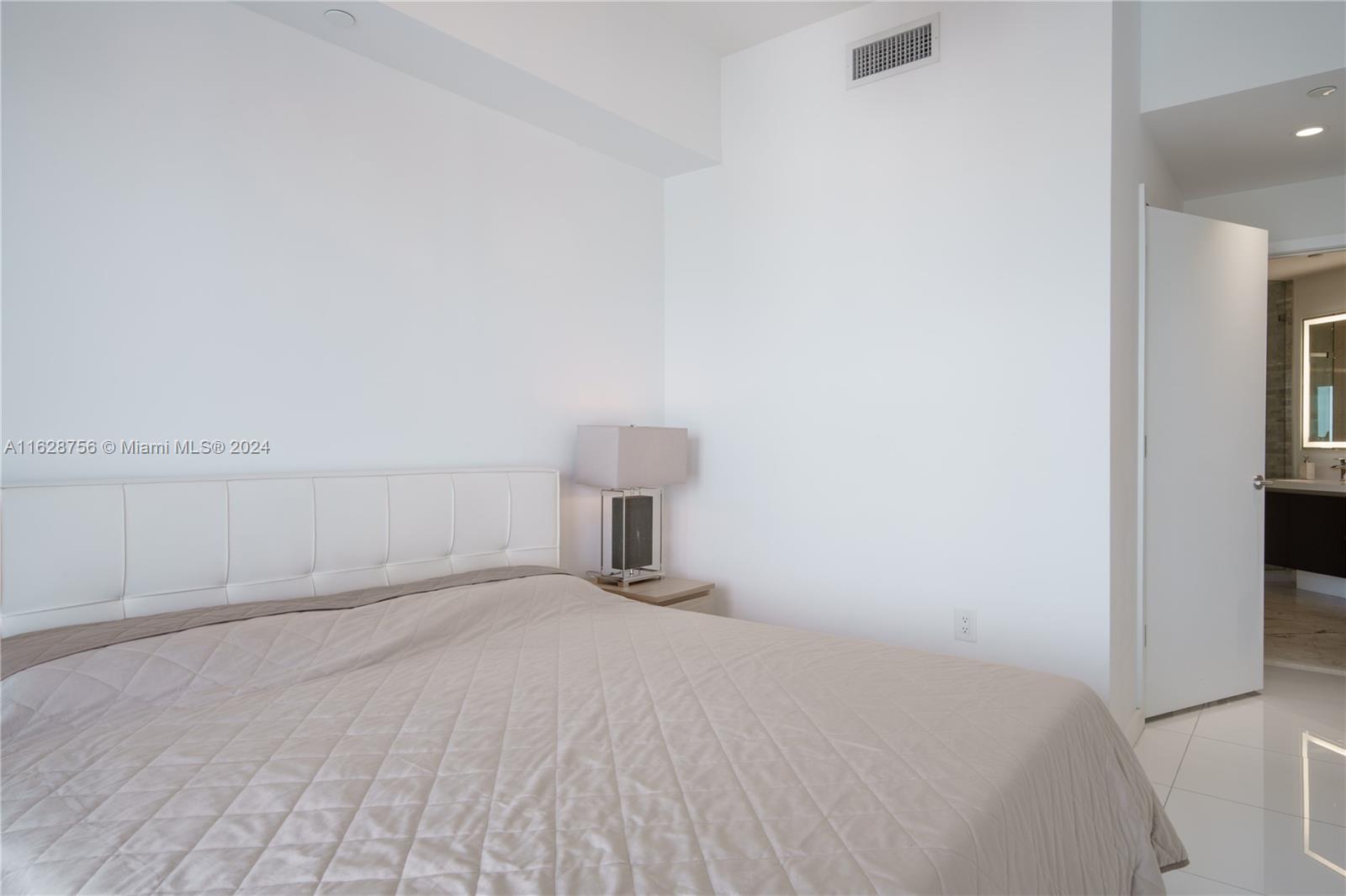 PARAMOUNT MIAMI WORLDCENT - Residential Lease