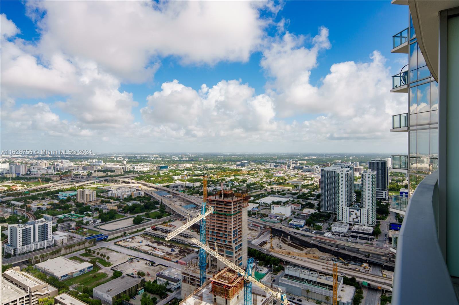 PARAMOUNT MIAMI WORLDCENT - Residential Lease