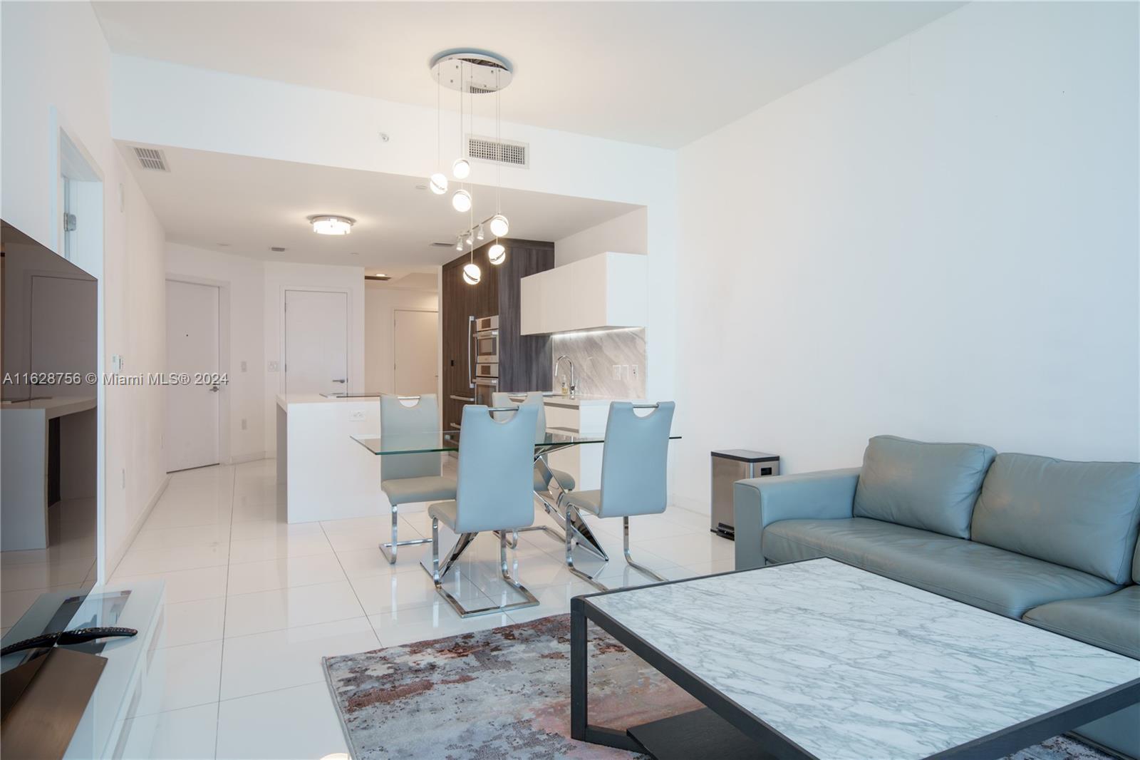 PARAMOUNT MIAMI WORLDCENT - Residential Lease