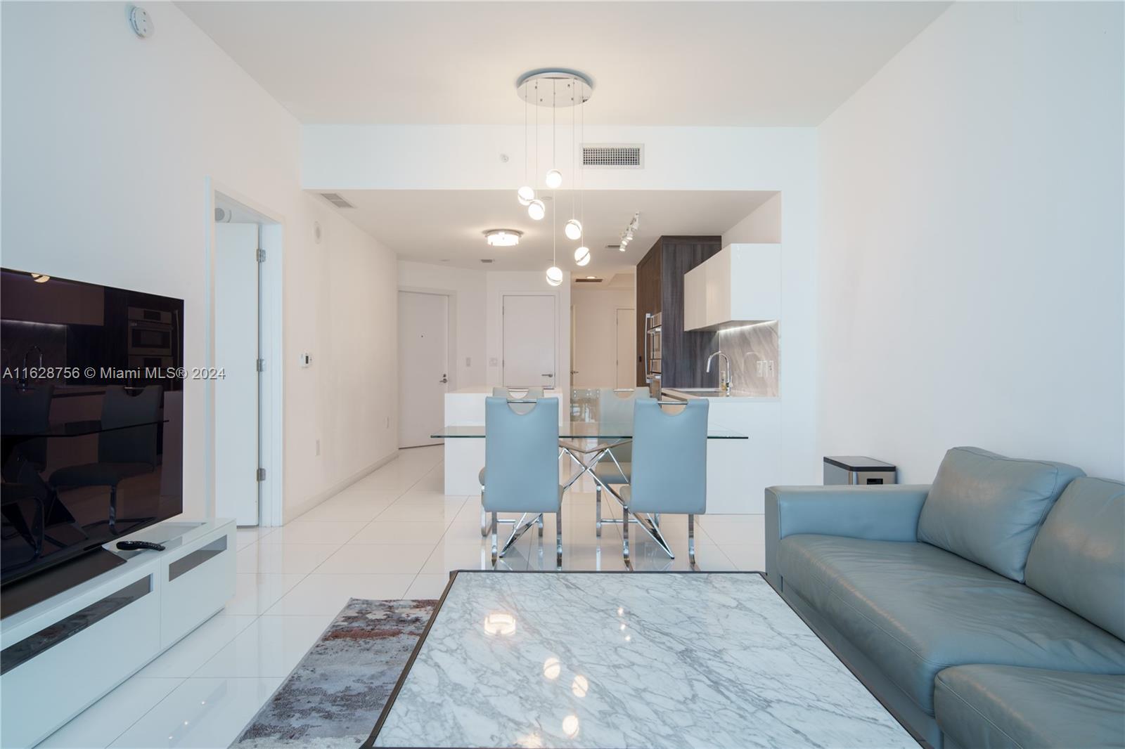 PARAMOUNT MIAMI WORLDCENT - Residential Lease