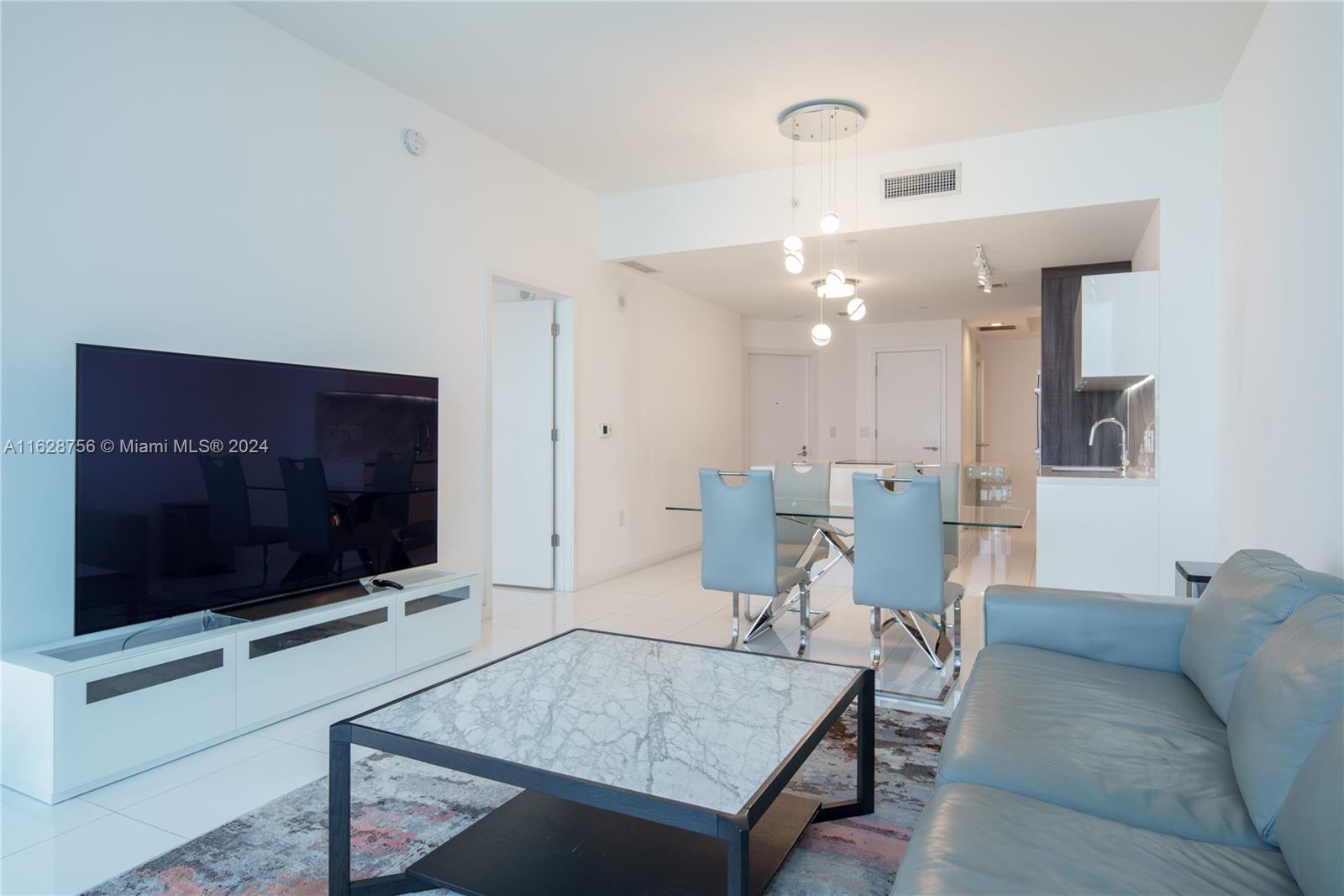 PARAMOUNT MIAMI WORLDCENT - Residential Lease