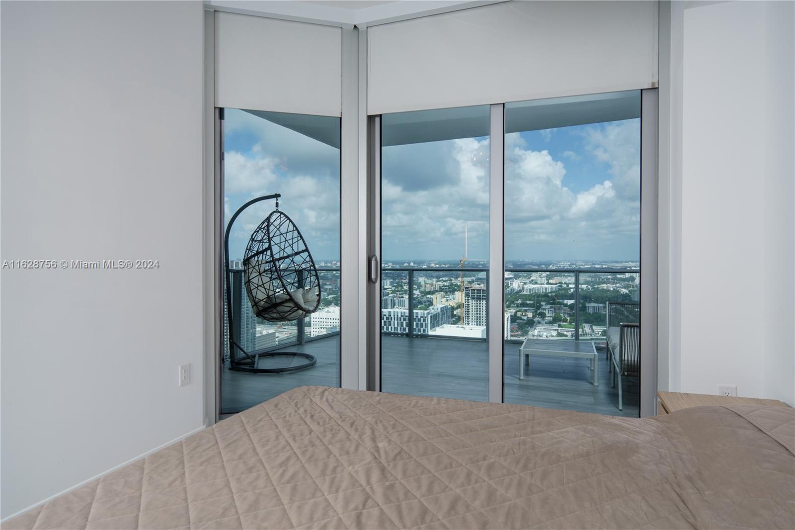 PARAMOUNT MIAMI WORLDCENT - Residential Lease