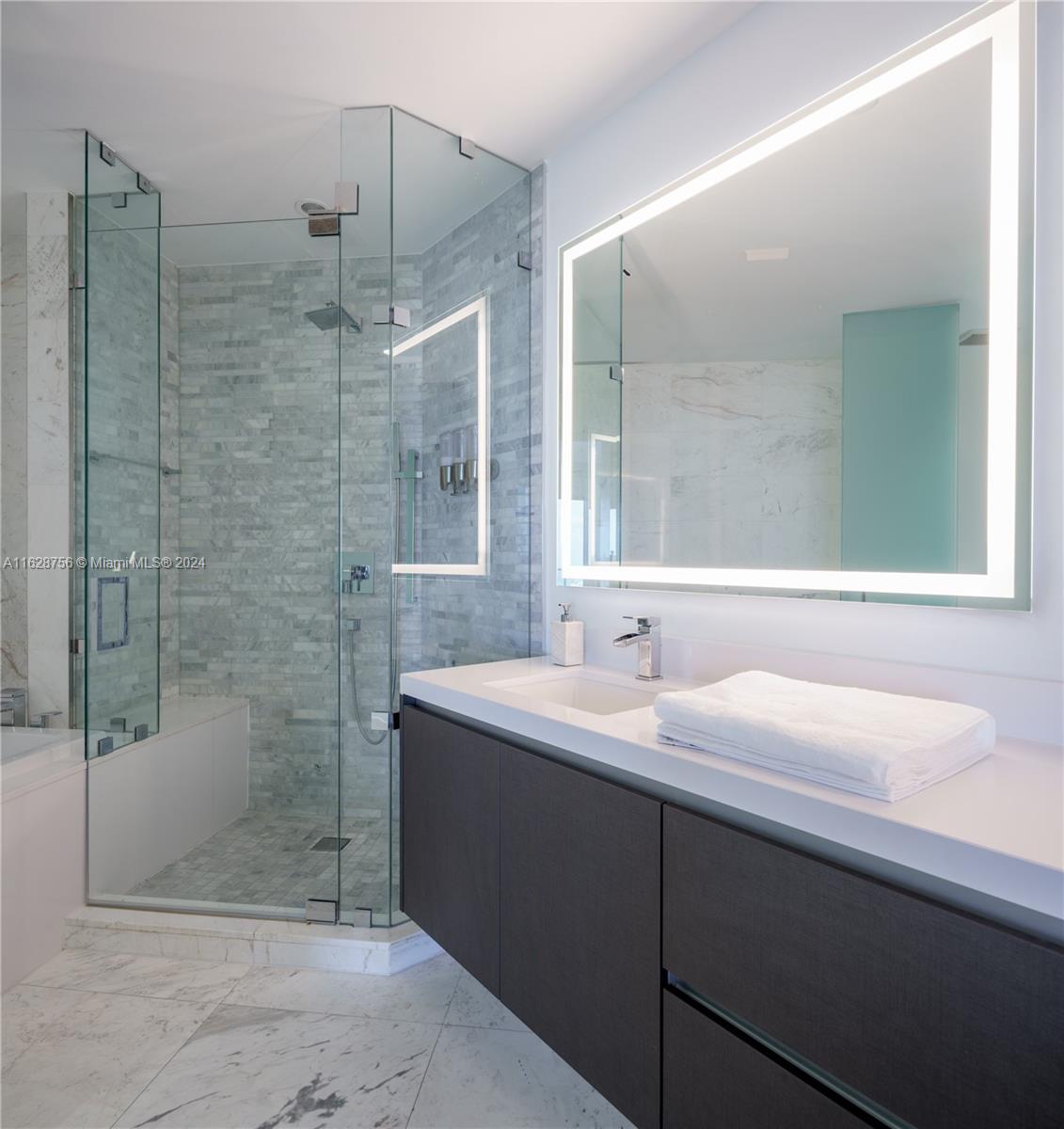 PARAMOUNT MIAMI WORLDCENT - Residential Lease