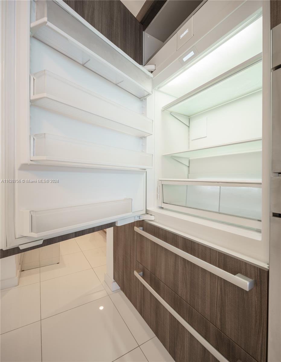 PARAMOUNT MIAMI WORLDCENT - Residential Lease