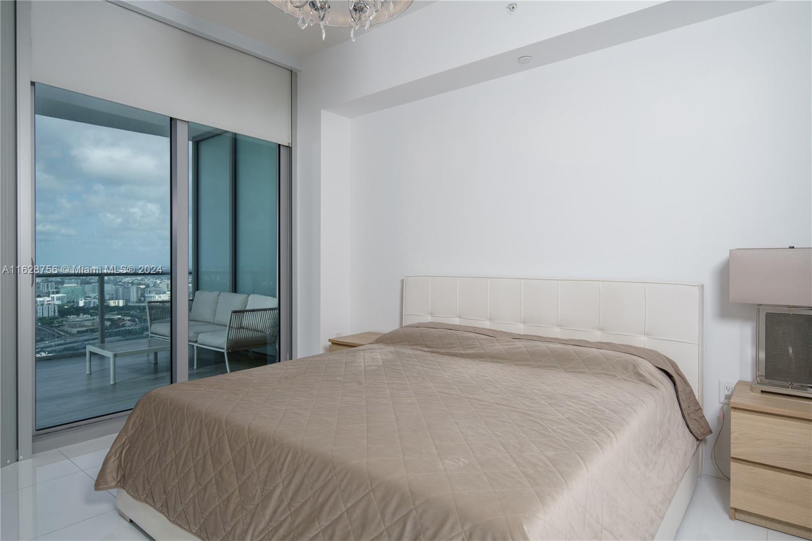 PARAMOUNT MIAMI WORLDCENT - Residential Lease