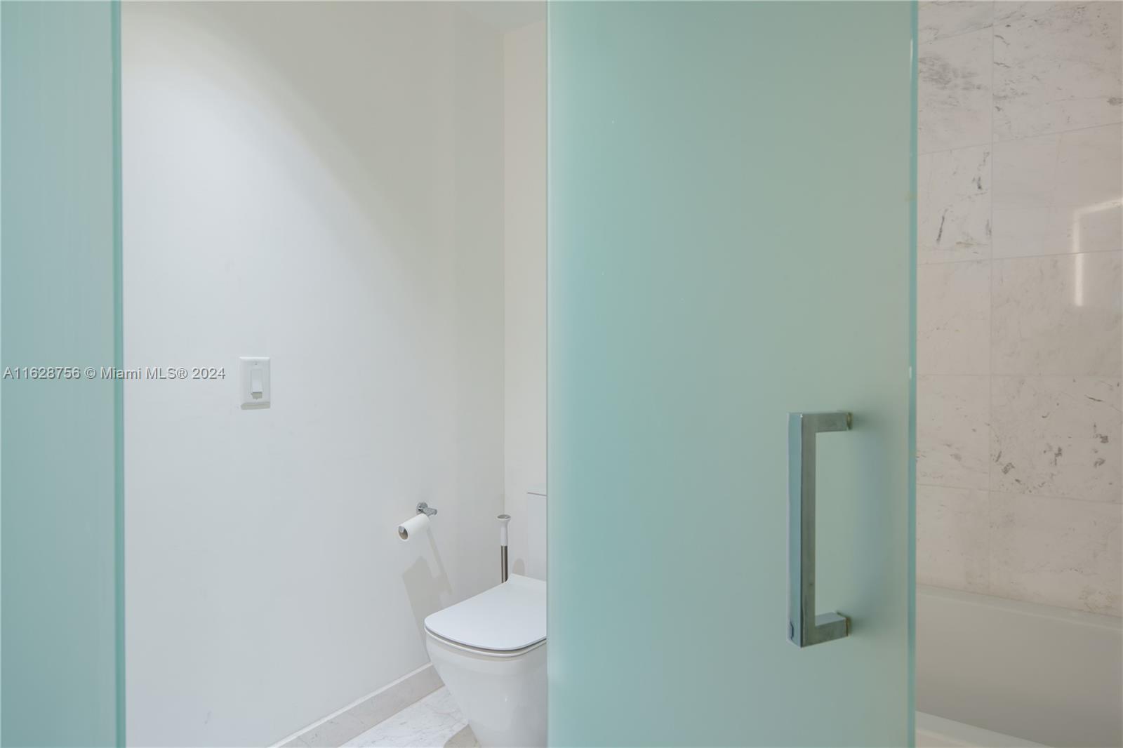 PARAMOUNT MIAMI WORLDCENT - Residential Lease