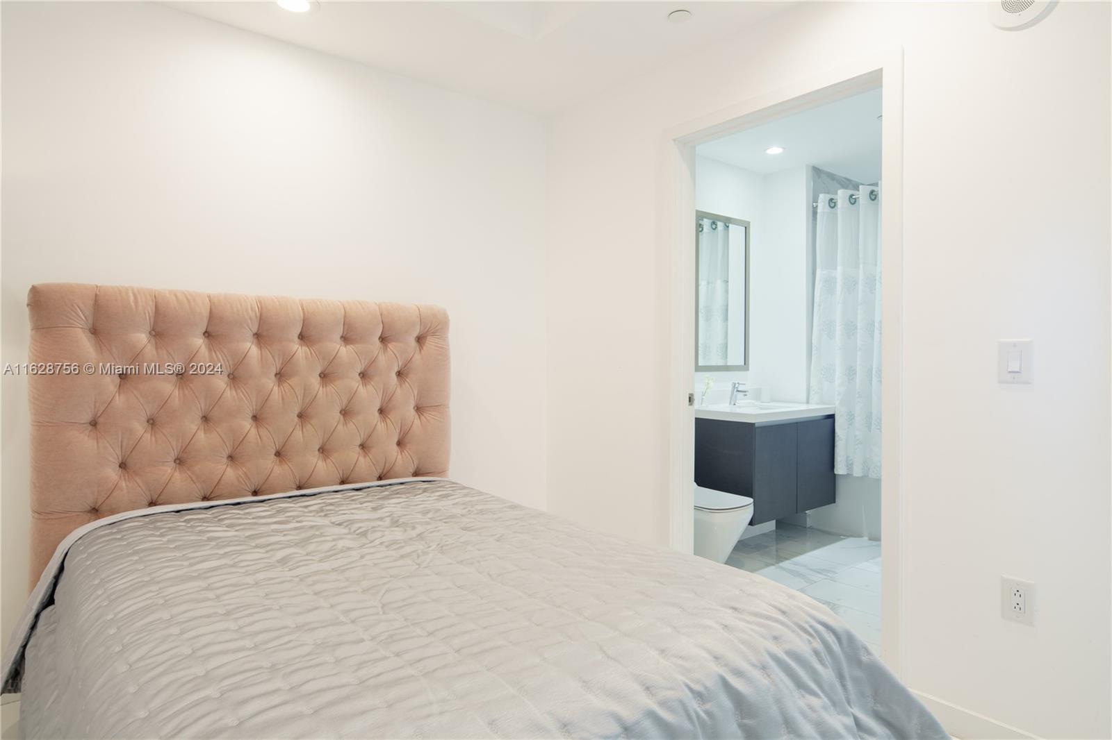 PARAMOUNT MIAMI WORLDCENT - Residential Lease