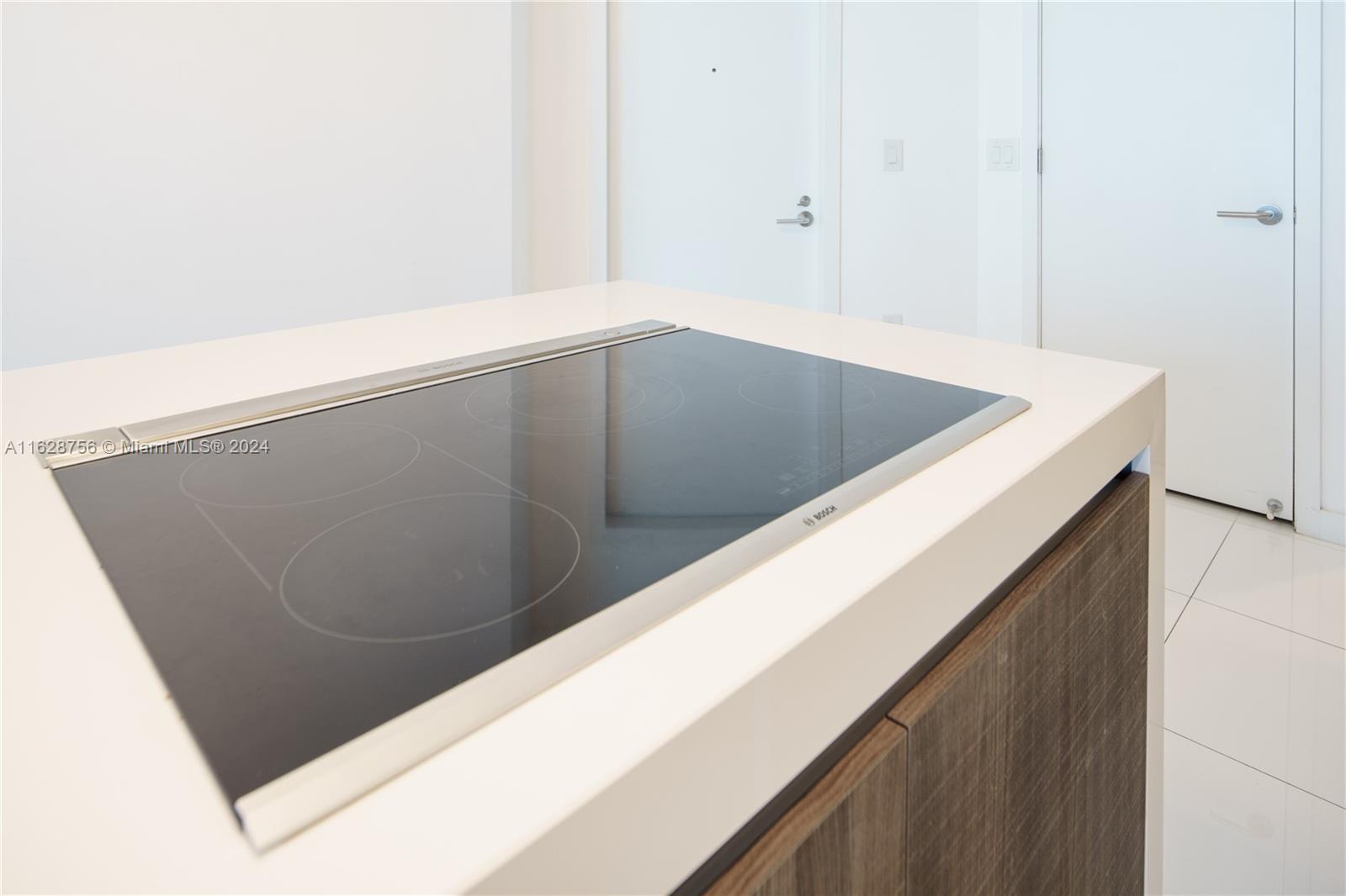 PARAMOUNT MIAMI WORLDCENT - Residential Lease