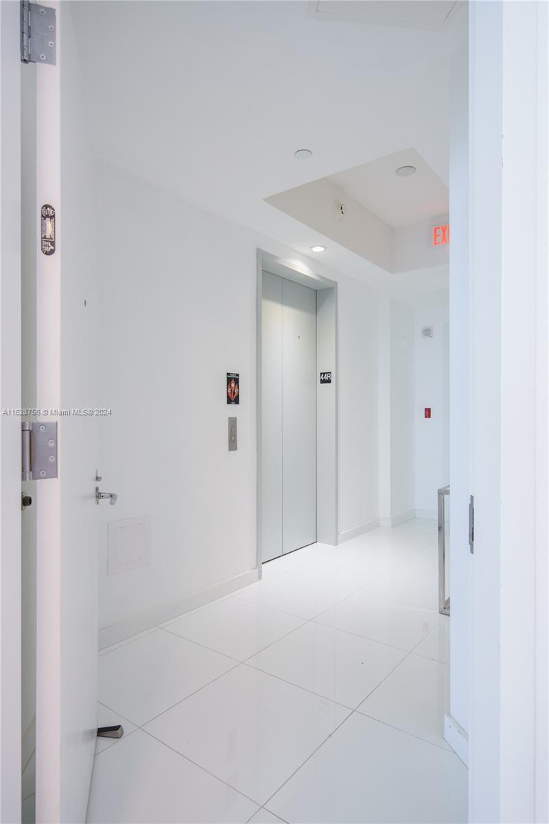 PARAMOUNT MIAMI WORLDCENT - Residential Lease