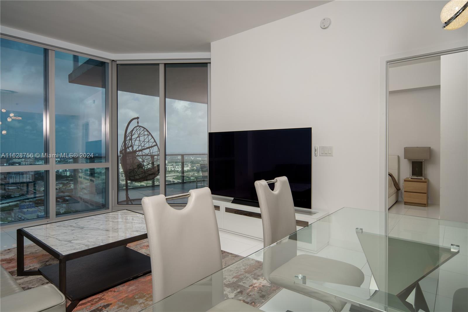 PARAMOUNT MIAMI WORLDCENT - Residential Lease