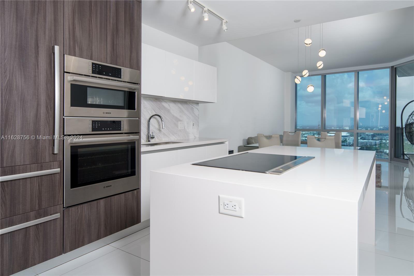 PARAMOUNT MIAMI WORLDCENT - Residential Lease