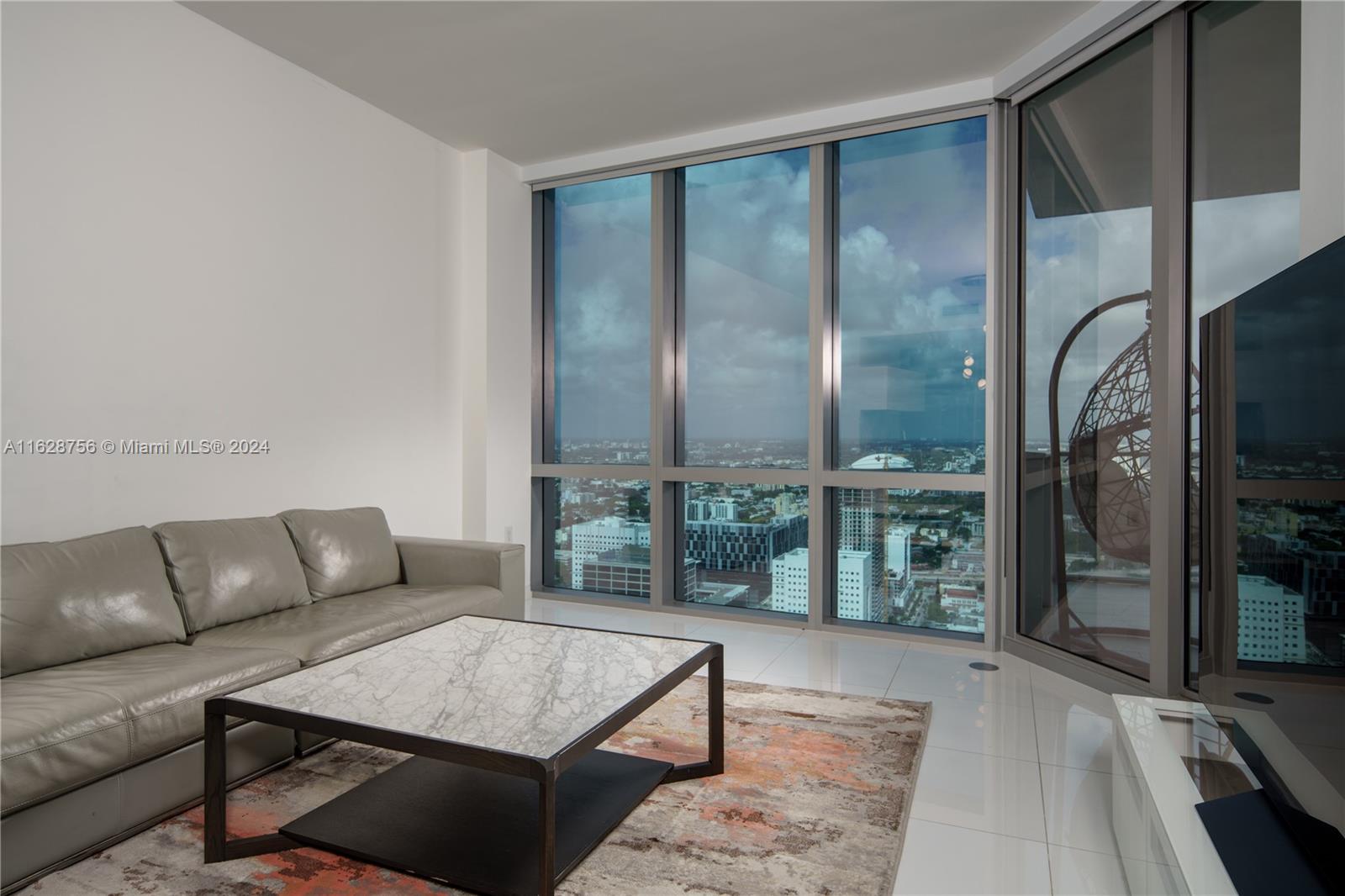 PARAMOUNT MIAMI WORLDCENT - Residential Lease