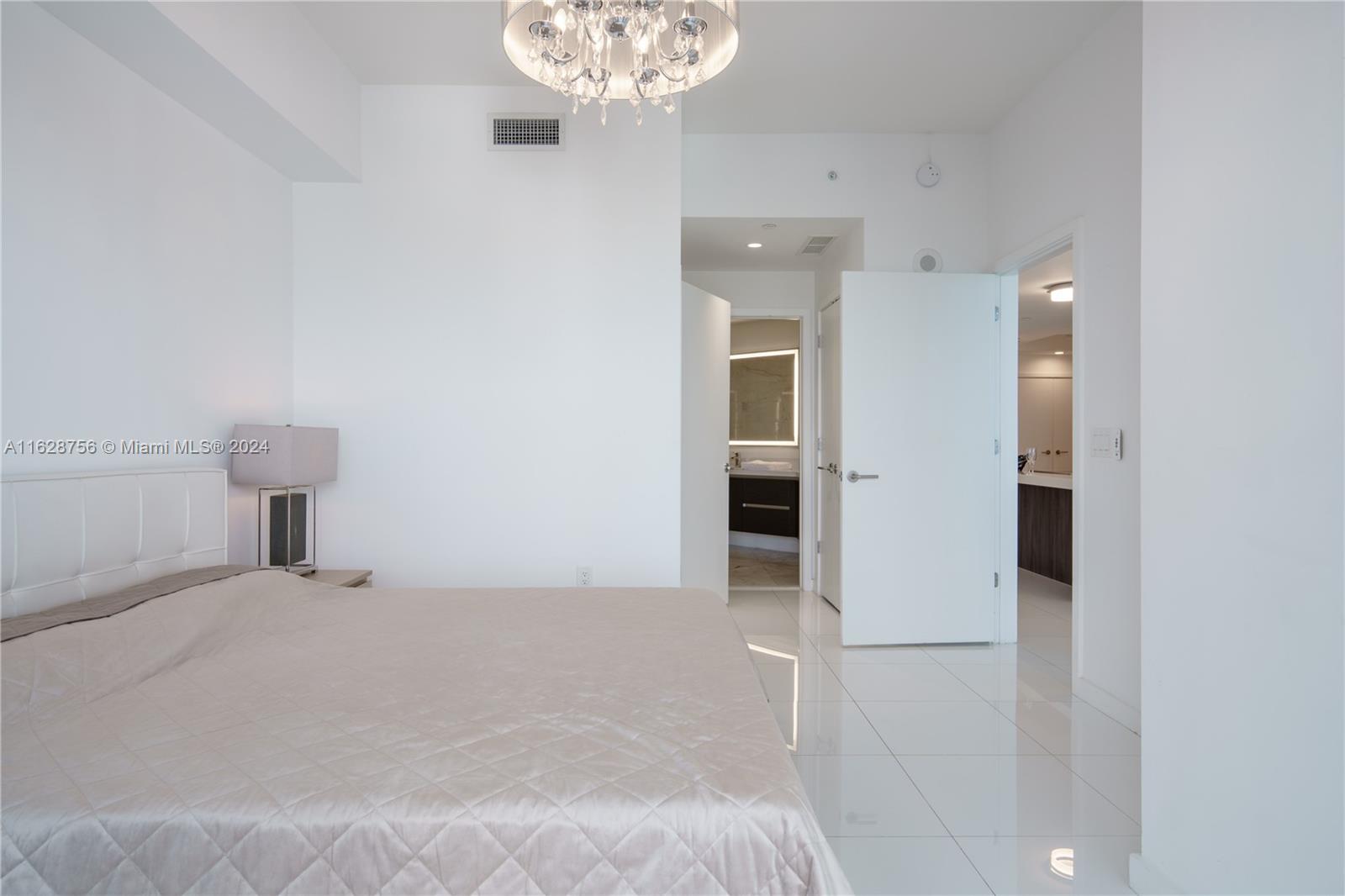 PARAMOUNT MIAMI WORLDCENT - Residential Lease