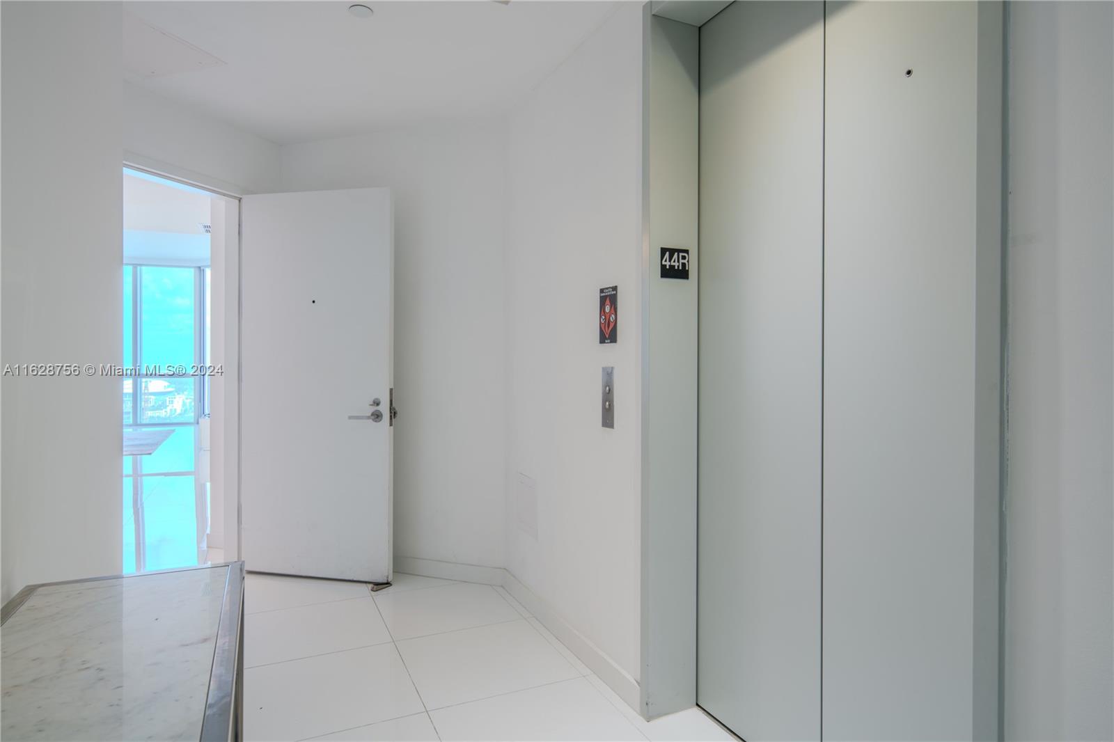 PARAMOUNT MIAMI WORLDCENT - Residential Lease